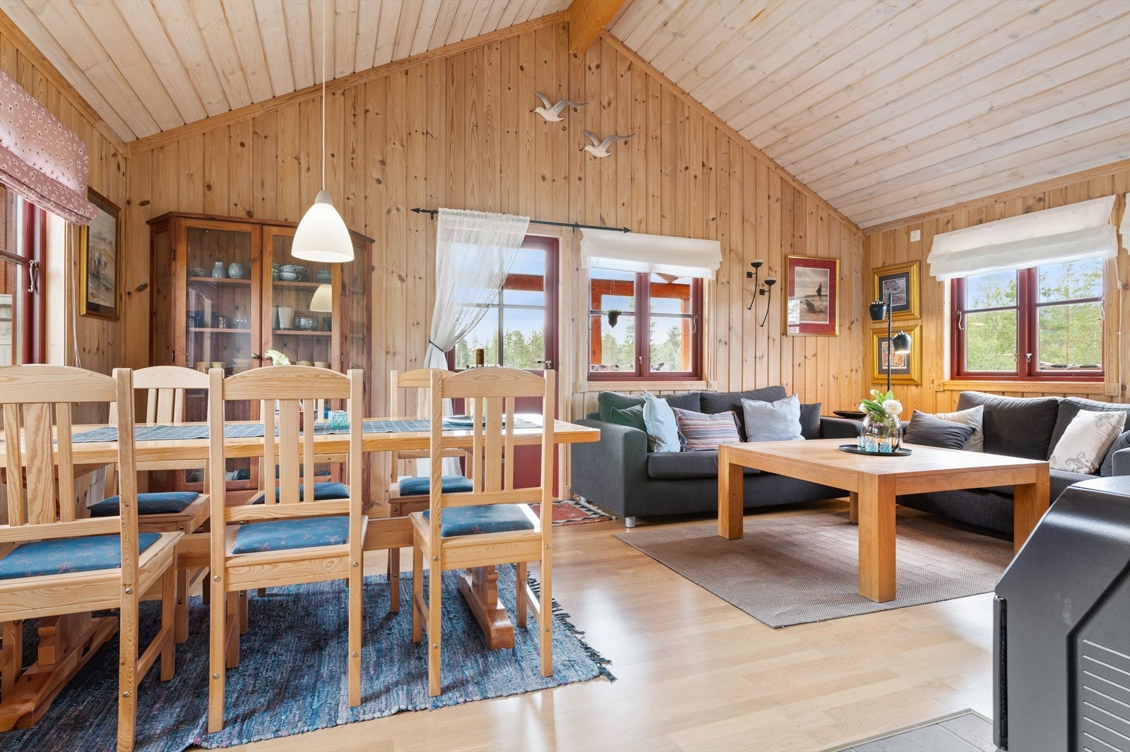 Fra stuen er det utgang til terrassen. Galleribilde