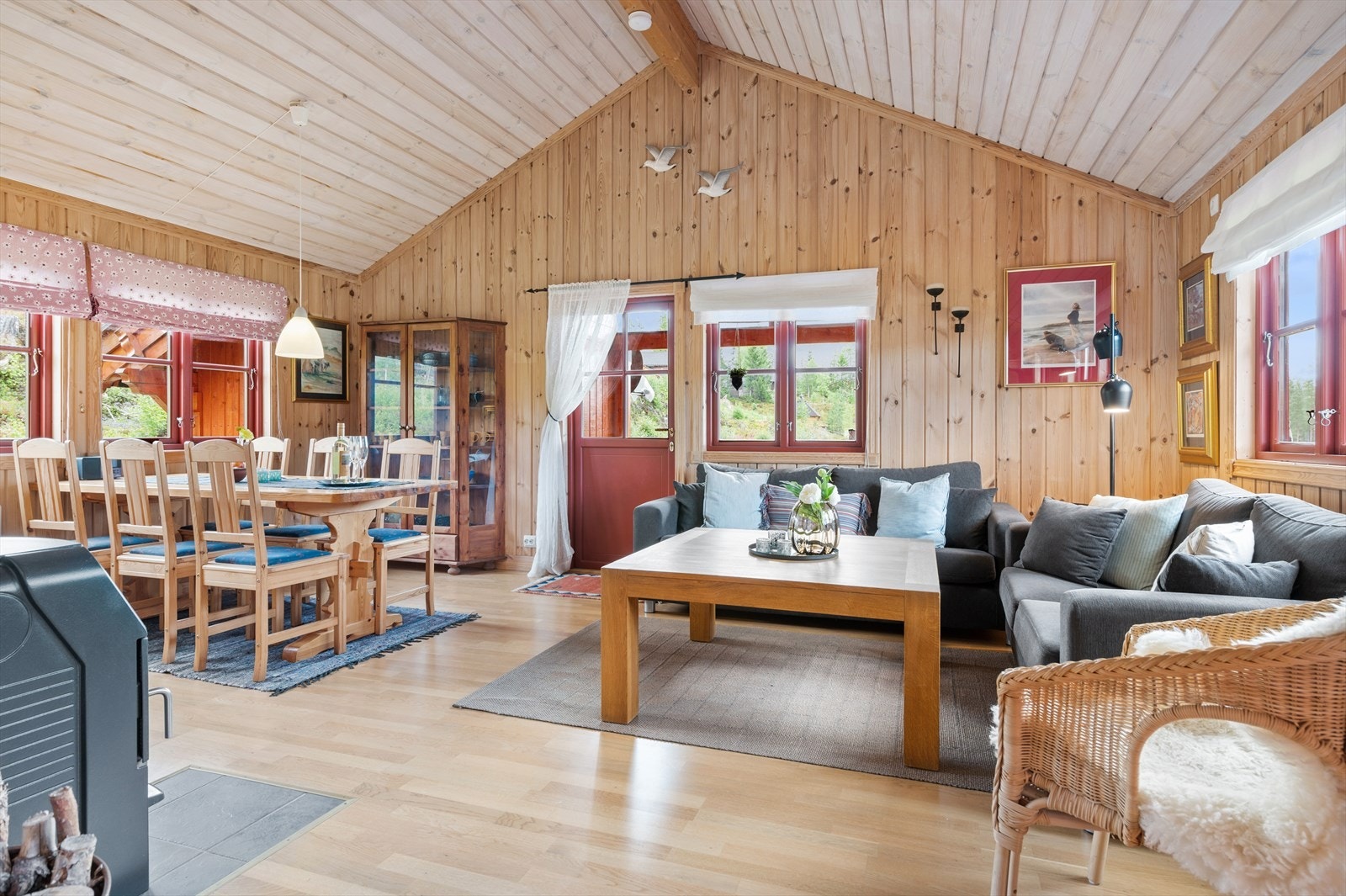 Romslig og luftig allrom. Galleribilde