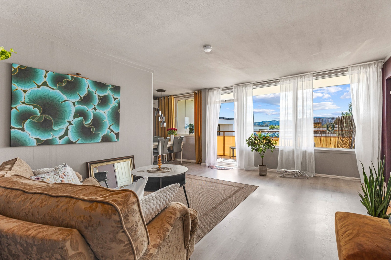 En flott 4-roms leilighet beliggende fint til i Ringvegen borettslag. Galleribilde