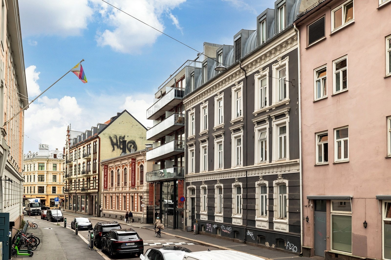 Leiligheten ligger meget sentralt mellom Bogstadveien og Bislett. Galleribilde