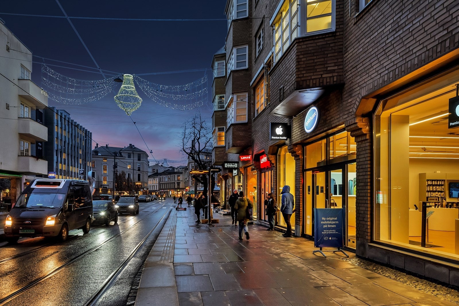 Homansbyen med trikk mot Majorstuen, Frogner, Bislett og Oslo sentrum. Galleribilde