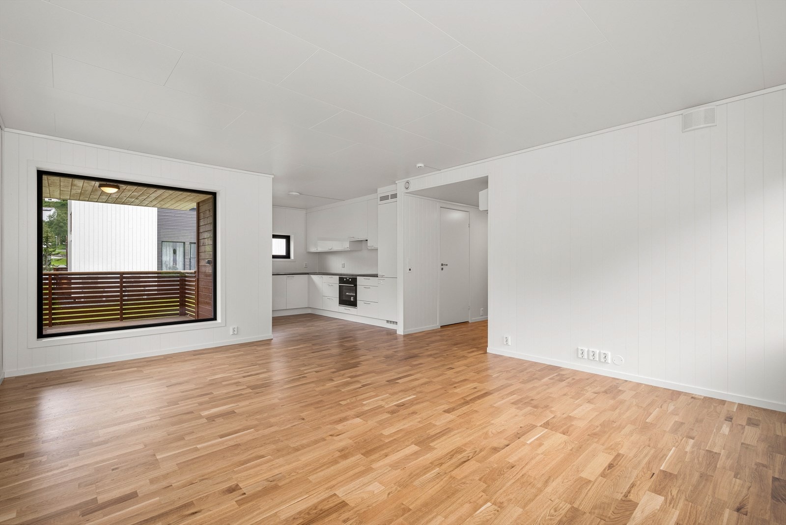 Utbygger har ordnet med komfortabel gulvvarme på stue og kjøkken. Galleribilde