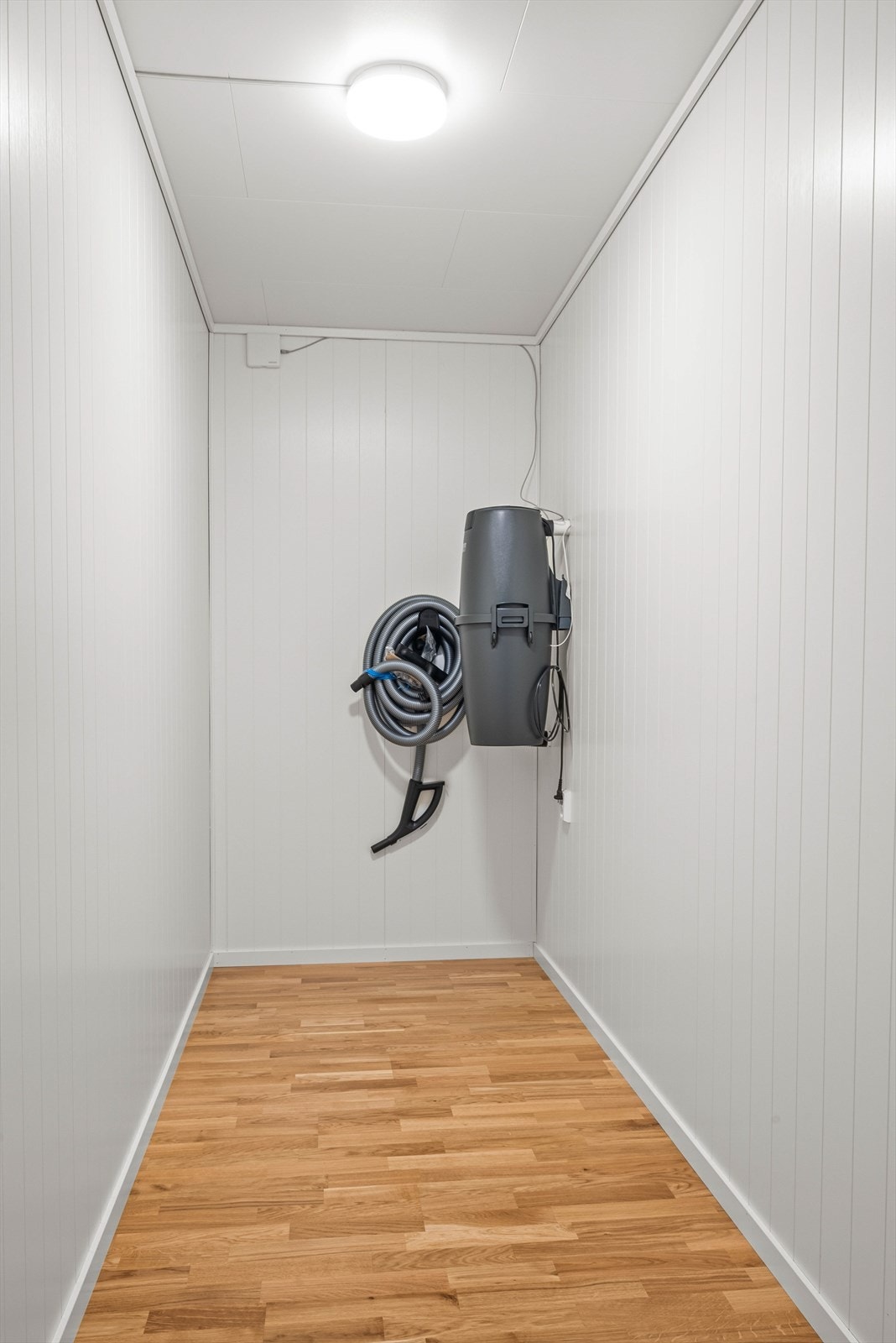 Leiligheten byr på egen innvendig bod på ca. 4,5 kvm. Her har du enkelt tilgang til sentralstøvsugeren. Galleribilde