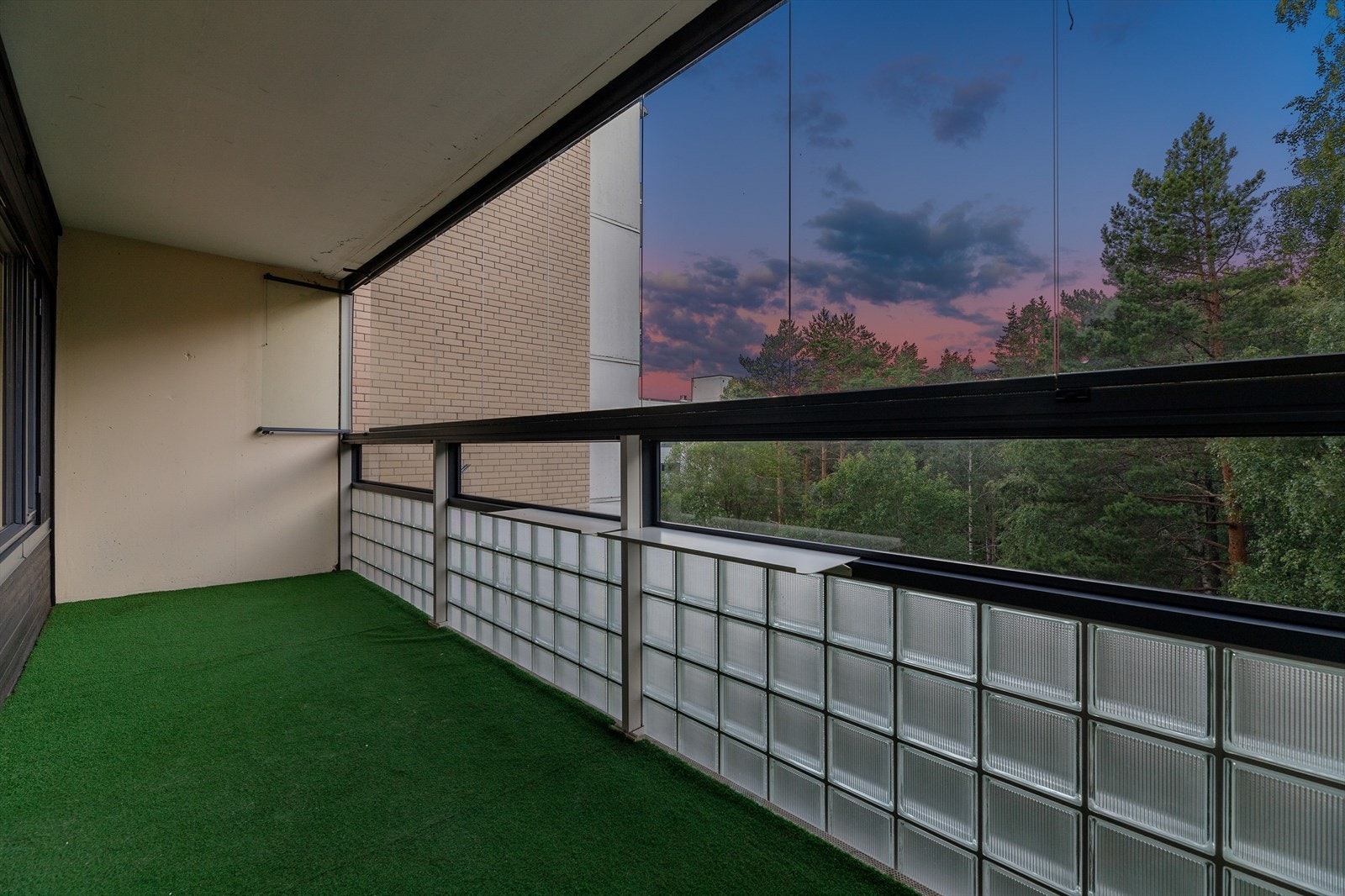 Her er det gode møbleringsmuligheter for sittegruppe. Galleribilde