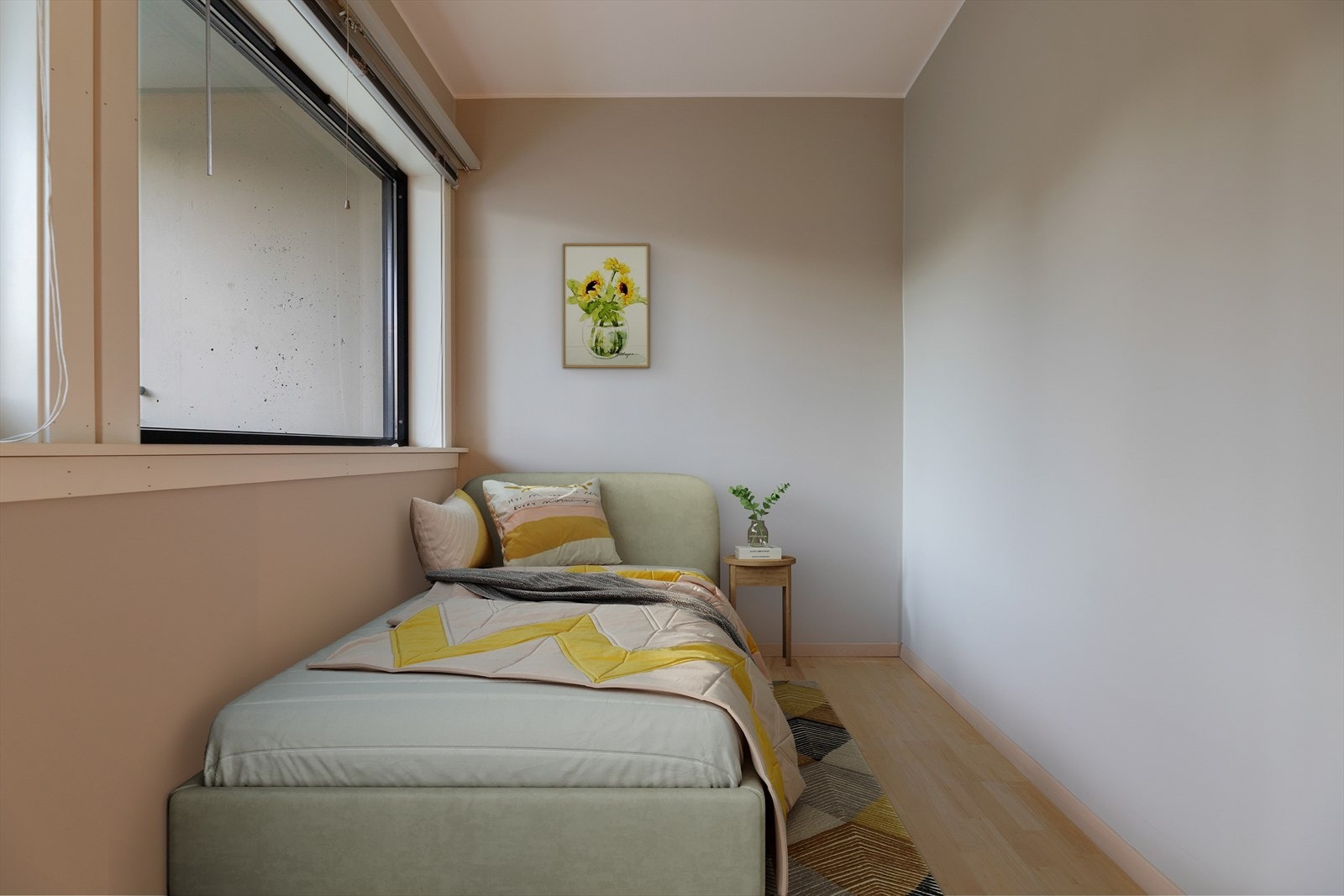 Rom som i dag brukes som soverom. Rommet tilfredsstiller ikke krav til volum for soverom. Galleribilde