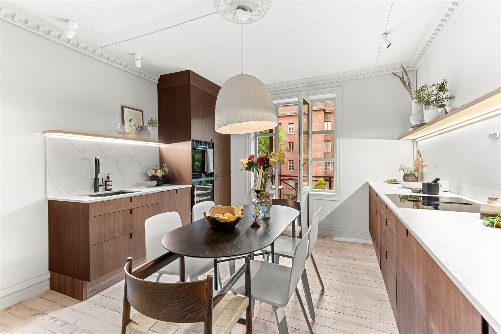 Her får vi en flytende overgang fra det fantastiske naturlivet I nærområdet. Galleribilde