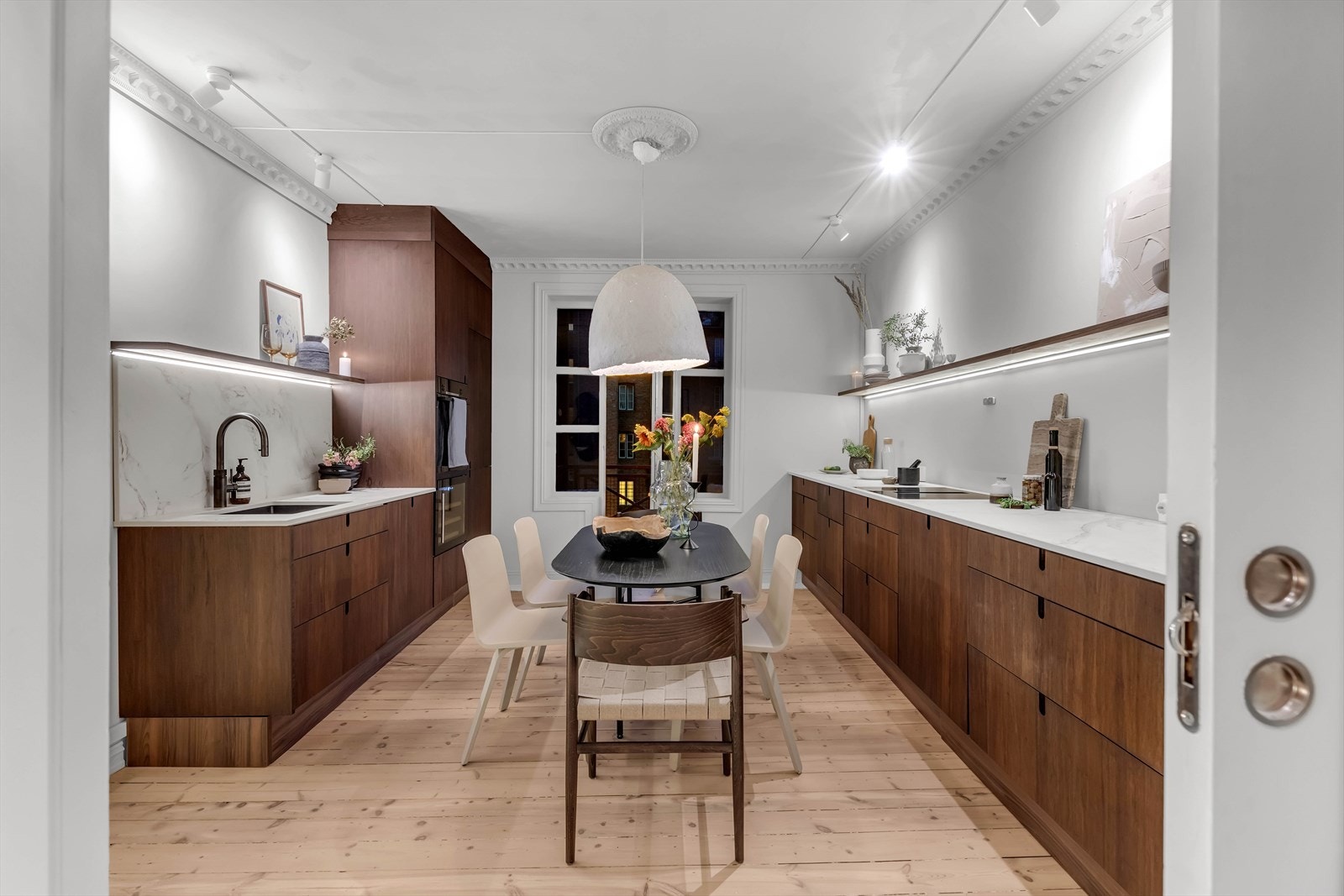 Et unikt kjøkken - håndlagde fronter produsert av Ask og Eng I Drammen. Galleribilde