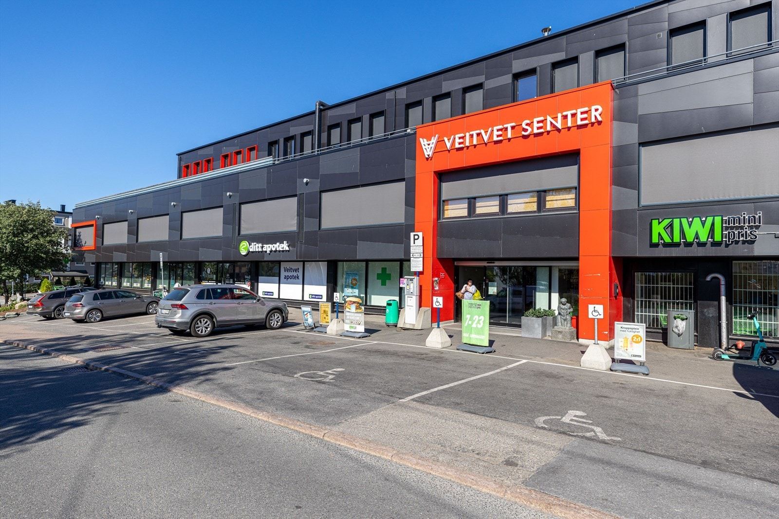 Sentral beliggenhet med gangavstand til Veitvet senter med daglivareforretninger, apotek, lege, tannlege, bowling og Veitvet kultur- og nærmiljøsenter Galleribilde