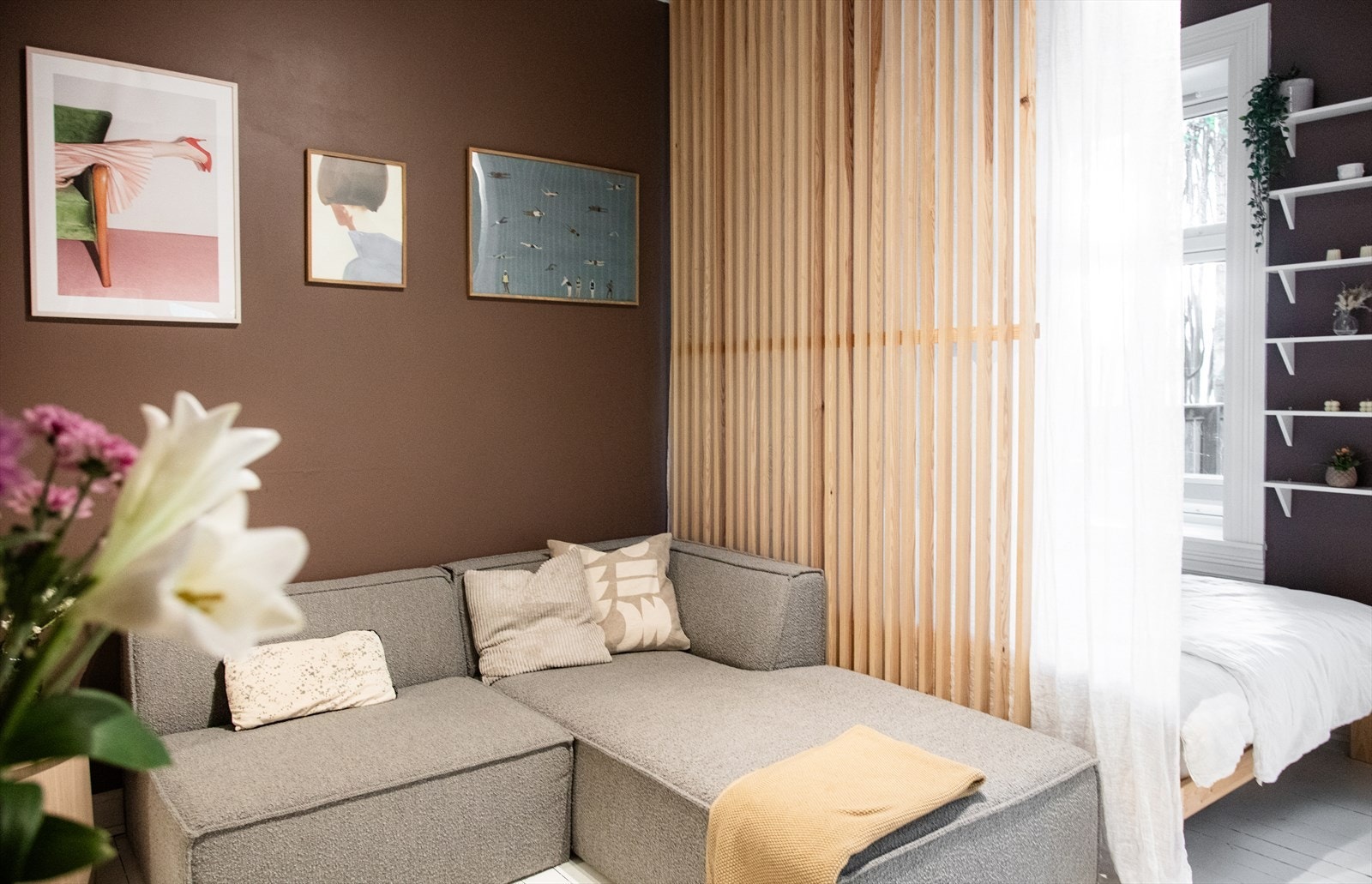 Boligen består av smarte løsninger, originale tregulv, og tidsriktige farger. Galleribilde