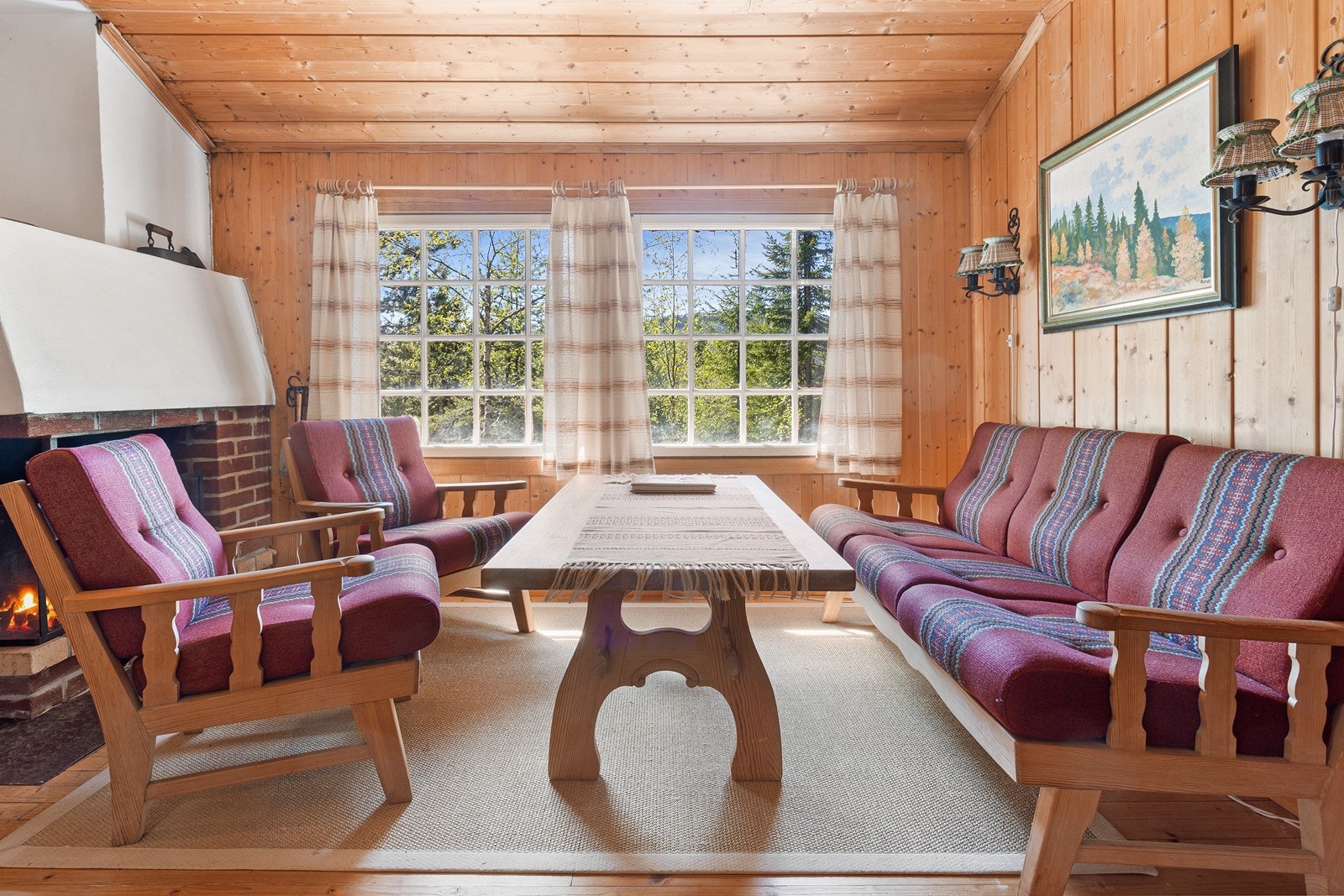 Det er muligheter for å møblere med flere sittegrupper i stuen. Galleribilde