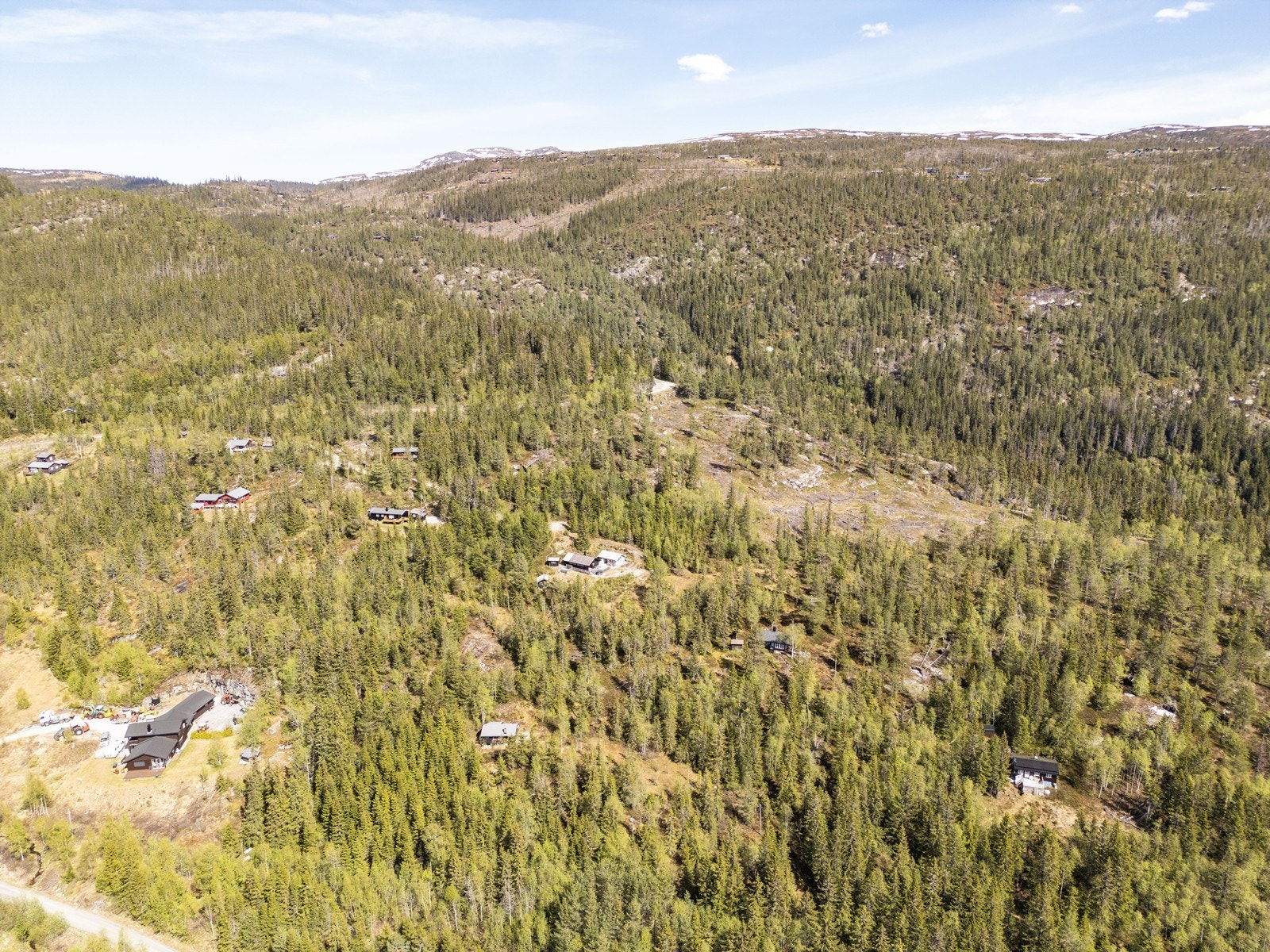 Godt oppkjørt løypenett og turstier fra Sandvassdammen ca. 5 km og avstand til nærmeste løype er 1, 3 km. Galleribilde
