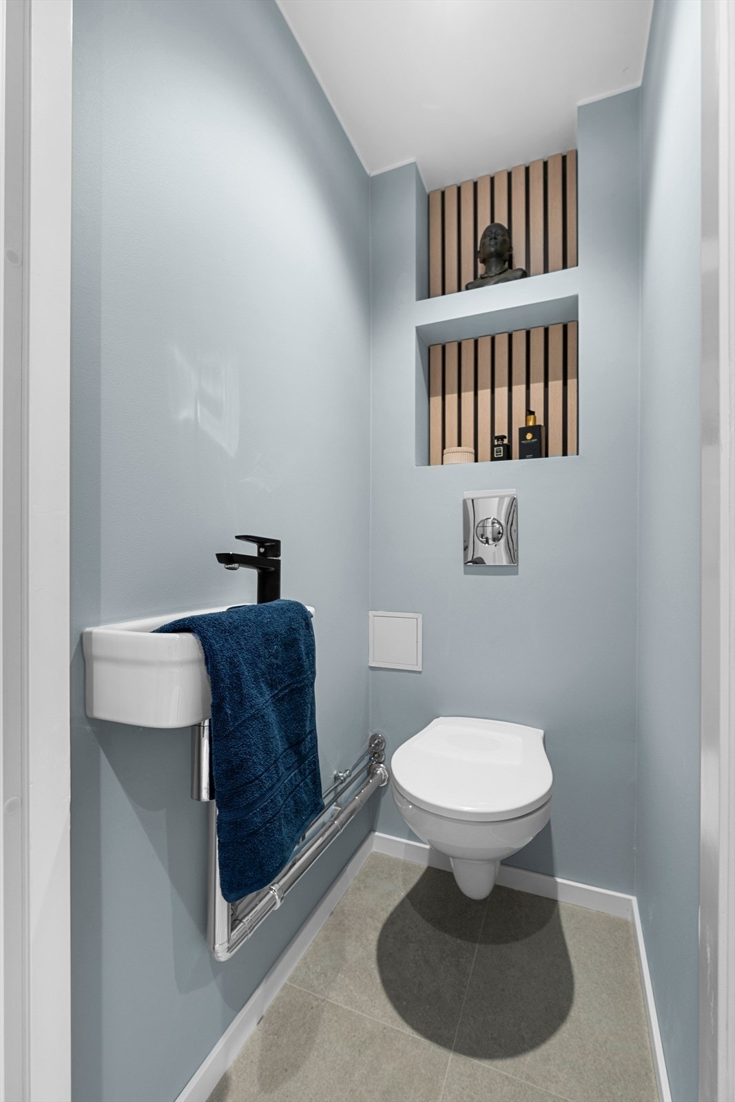 Leiligheten har adskilt bad og WC-rom for en mer praktisk hverdag. Galleribilde