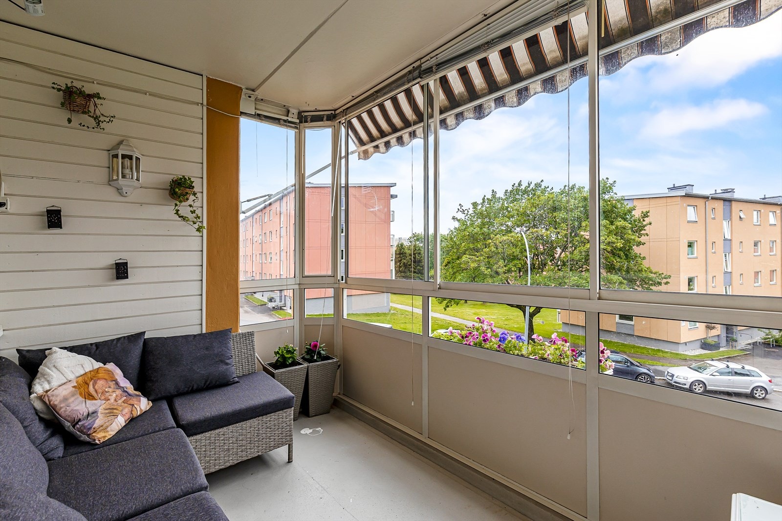 Balkongen har gode innredningsmuligheter og utsyn over fellesområder. Galleribilde