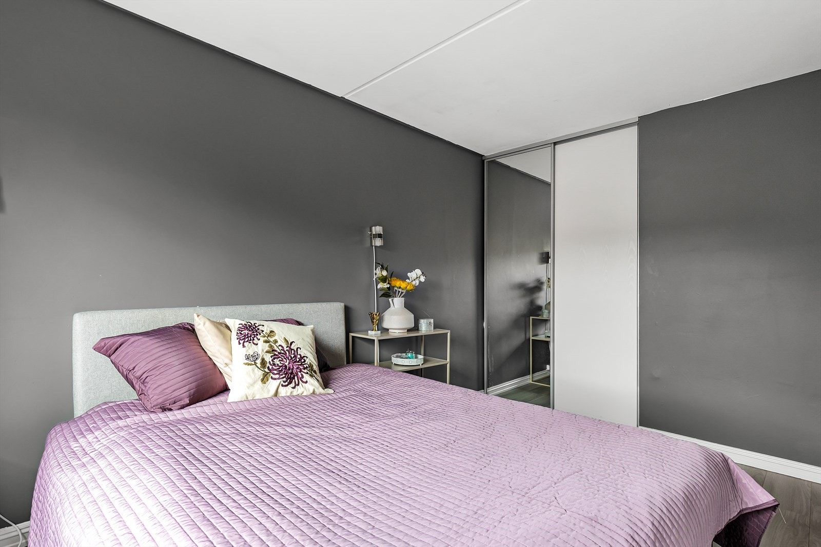 Leiligheten har to romslige soverom. Galleribilde