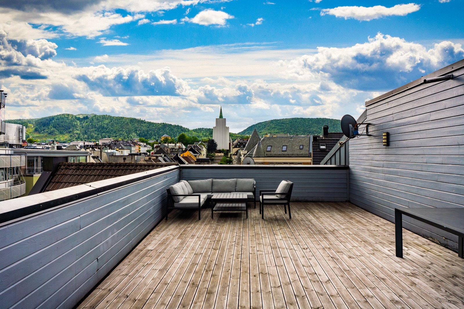 Som kommende beboer får du tilgang til denne herlige takterrassen med gode sol- og utsiktsforhold. Galleribilde