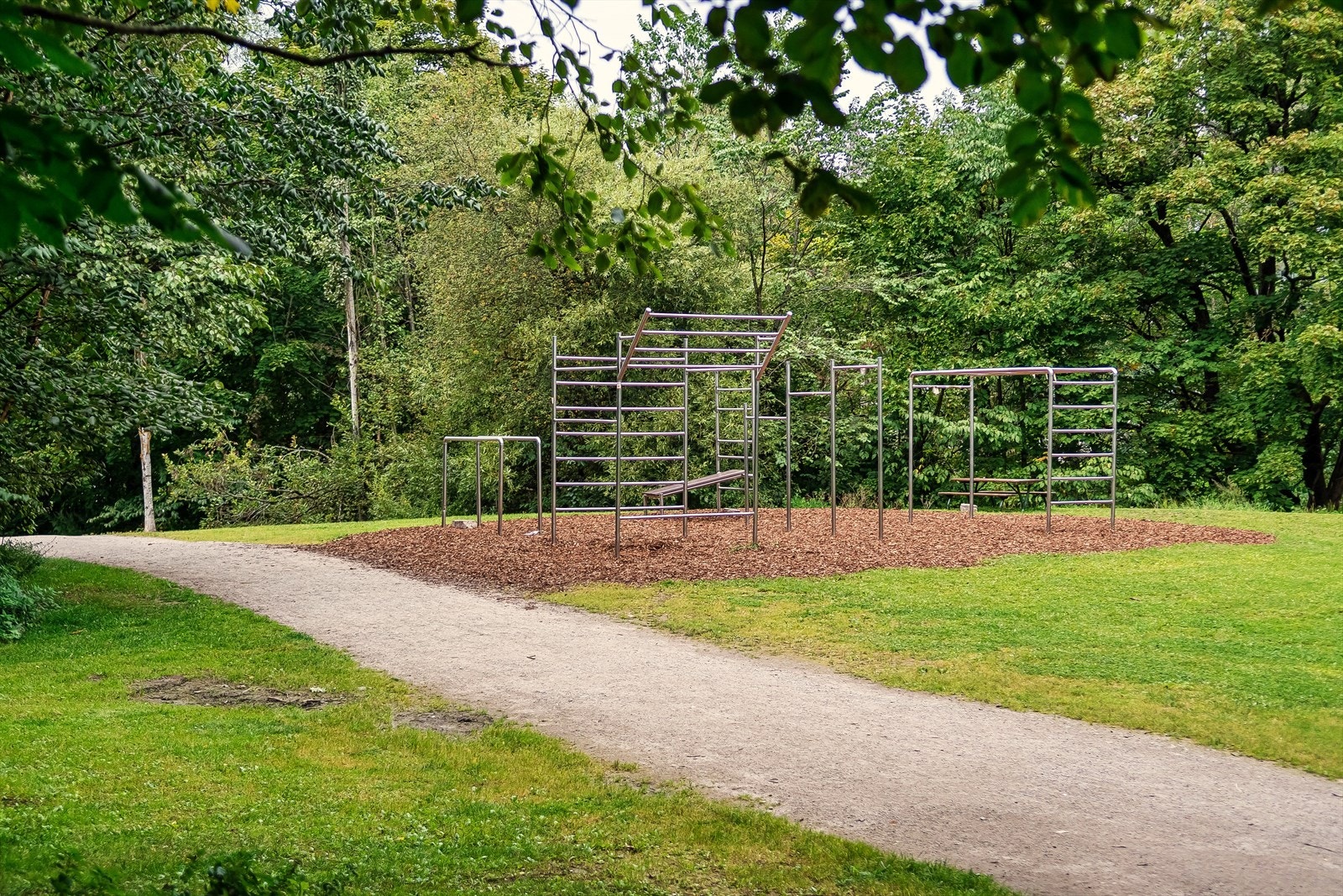 Kværnerbyen ligger tett inntil Alnaelven og Svartdalskogen med treningsaparater og fine turstier for både hygge og trening. Galleribilde