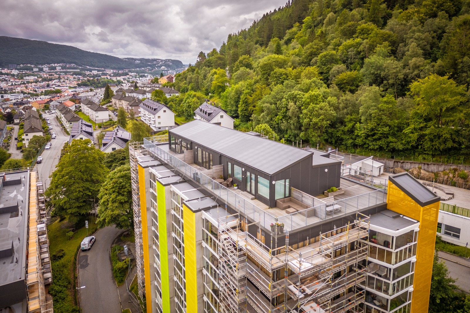 Som en del av den store rehabiliteringen mellom 2017 og 2021 fikk byggene også takterrasser. Galleribilde