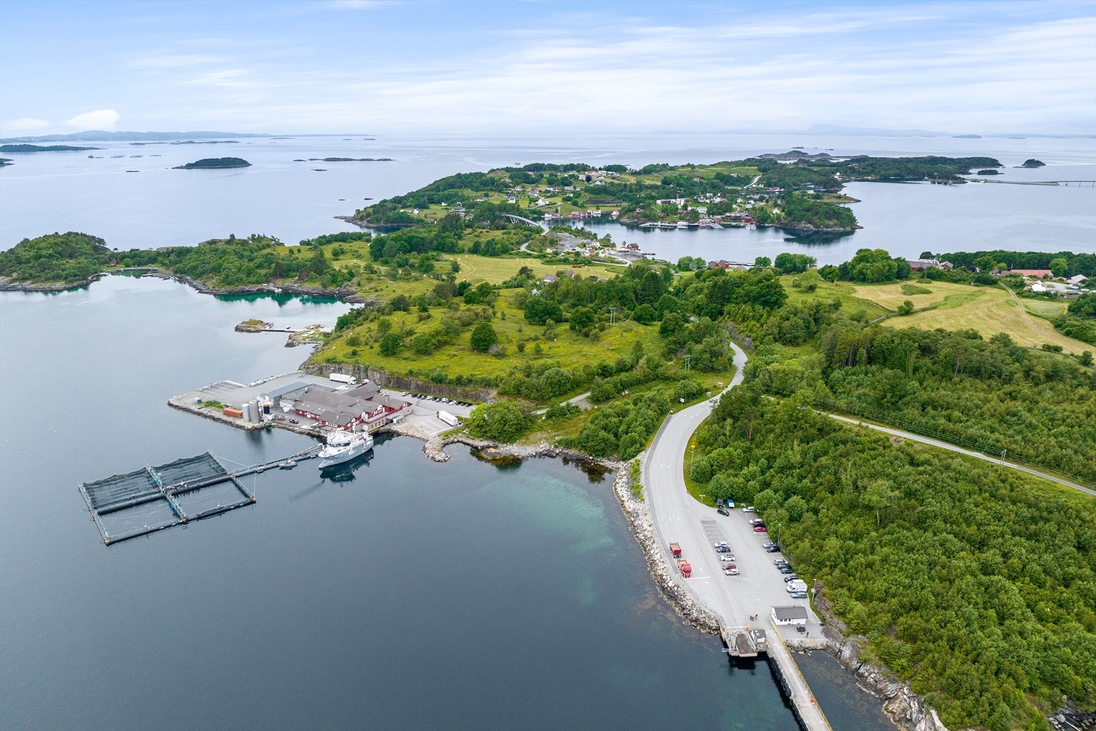 Tomtområdet har en flott beliggenhet ikke langt fra sjøen og ferjekaien Galleribilde