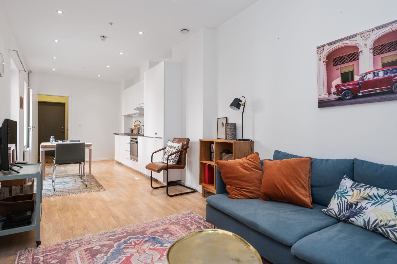 Stue mot kjøkken/spiseplass Galleribilde