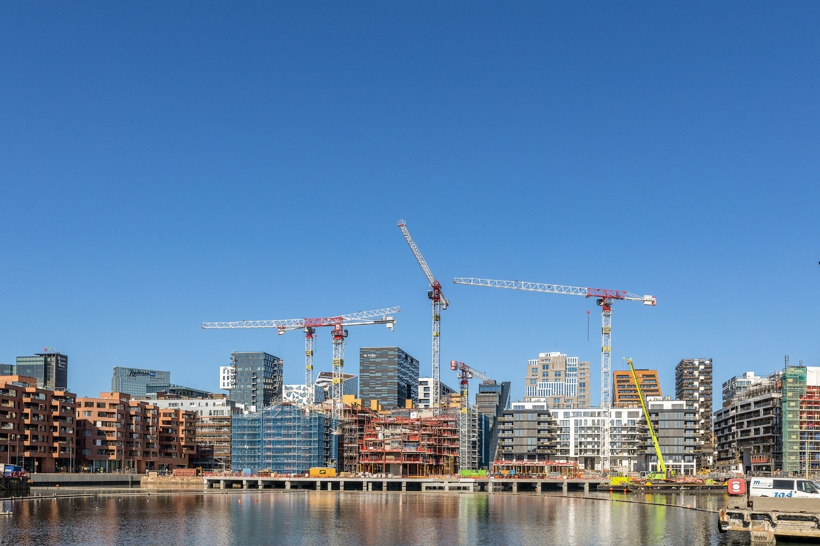 Nærhet til Bjørvika og Sørenga fra leiligheten, ca 25 minutters gange. Galleribilde