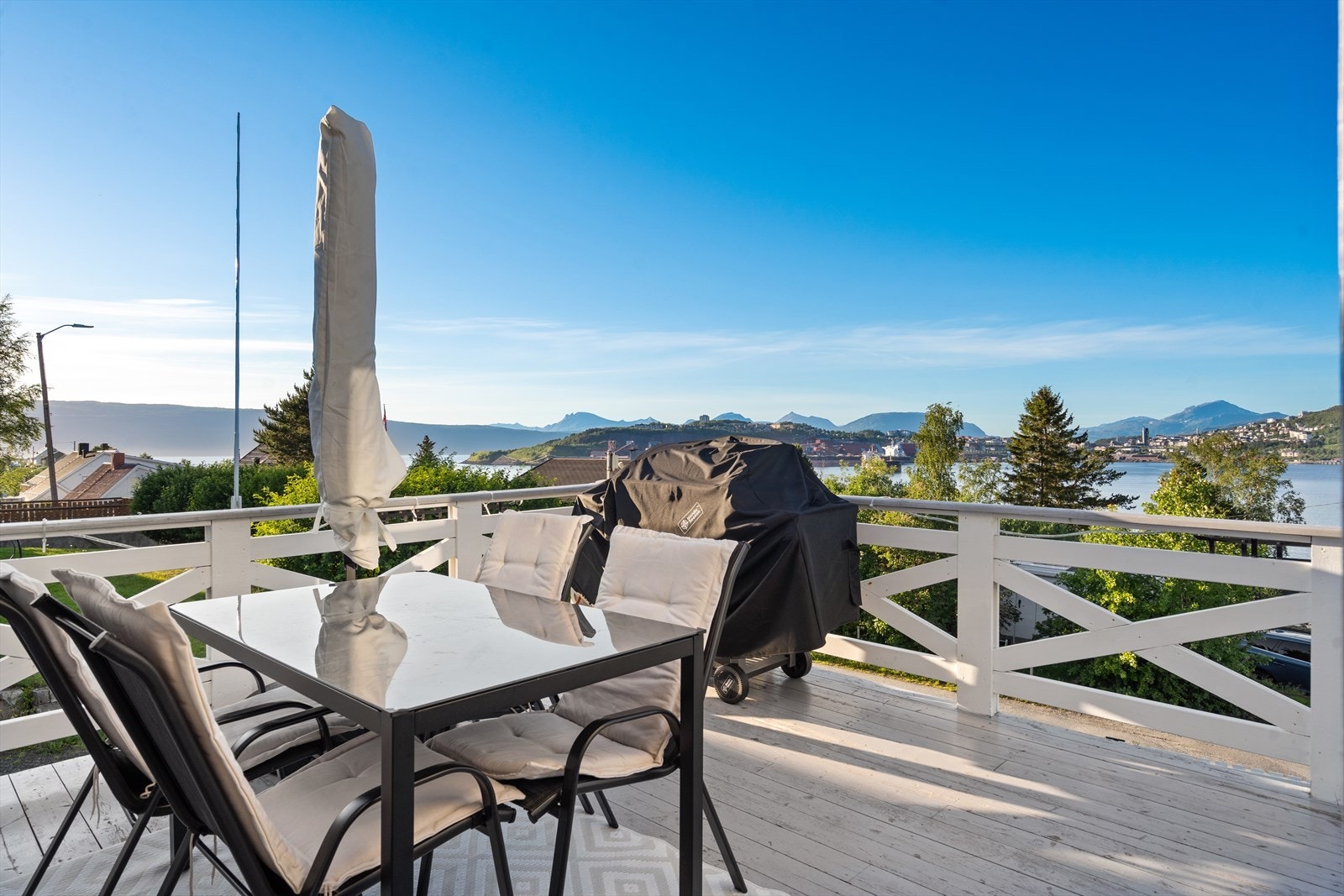 Sjekk utsikten fra verandaen! Galleribilde