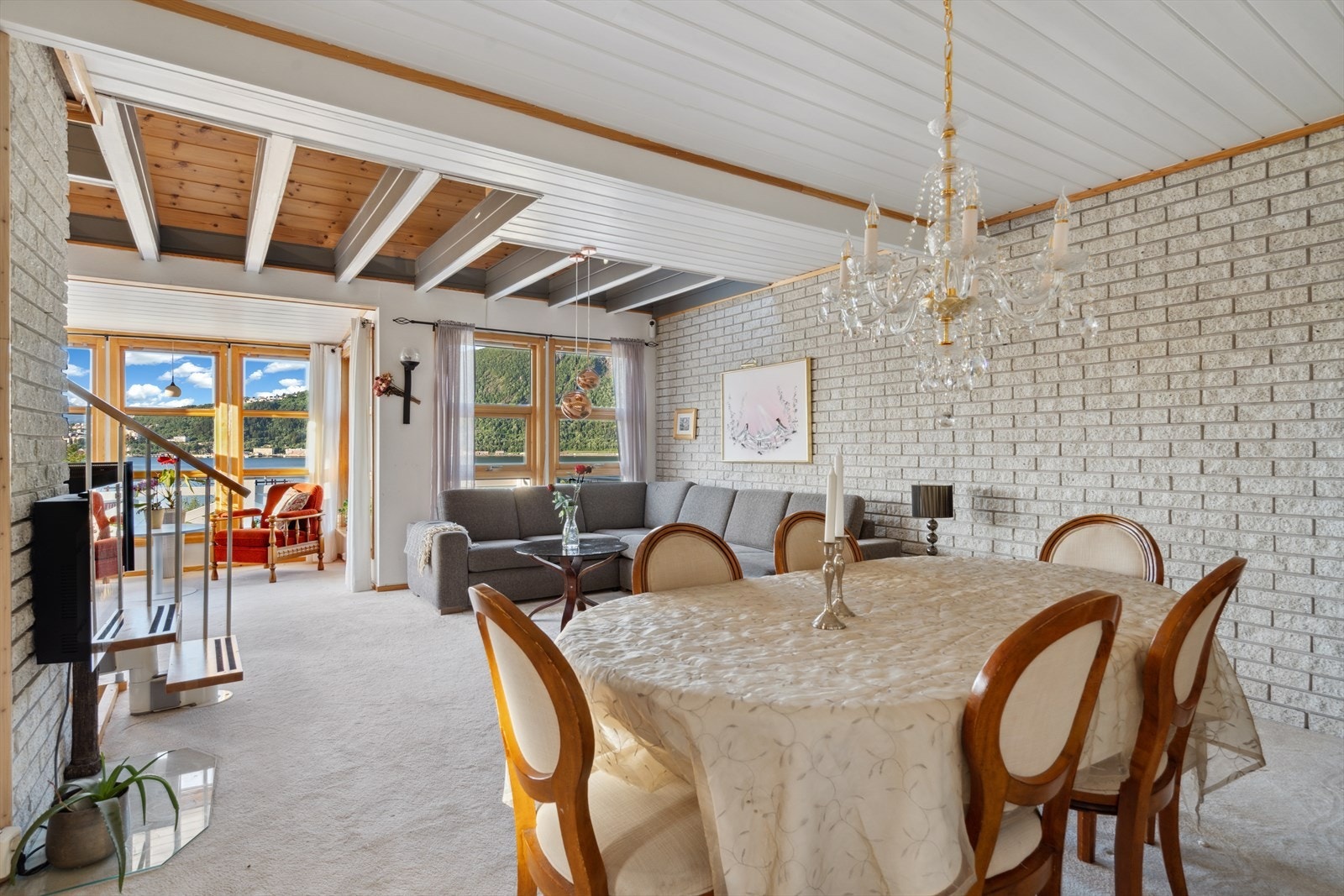 God plass til spisegruppe Galleribilde