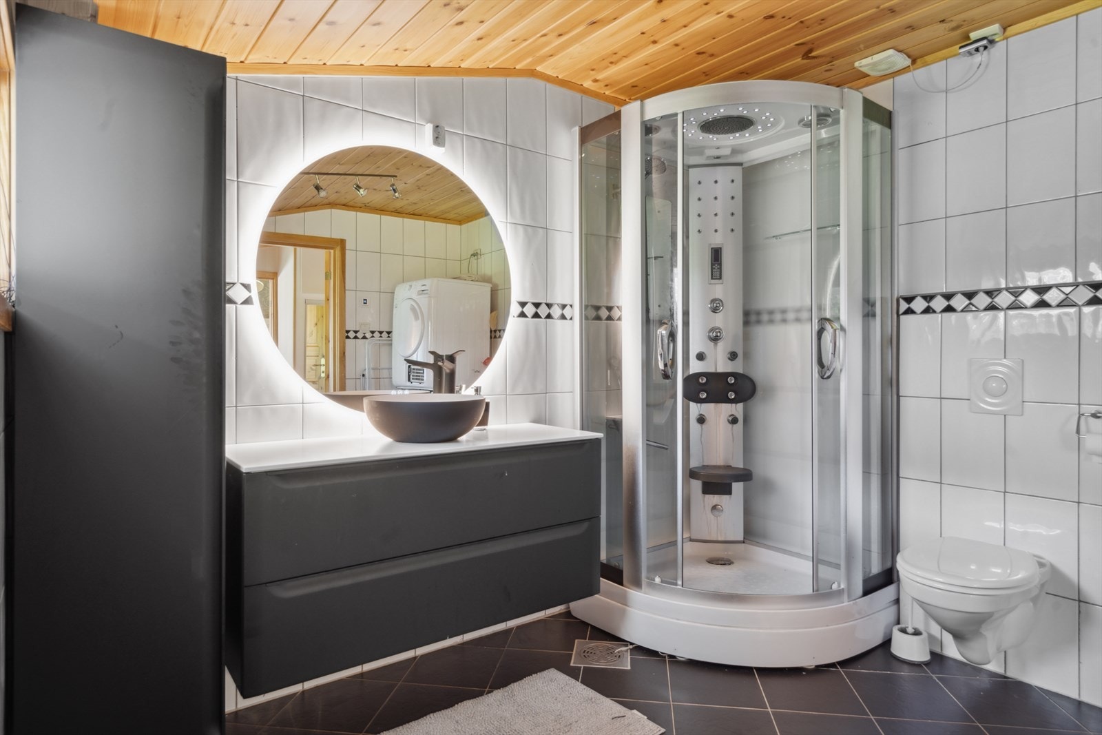 Bad i 1. etasje Galleribilde