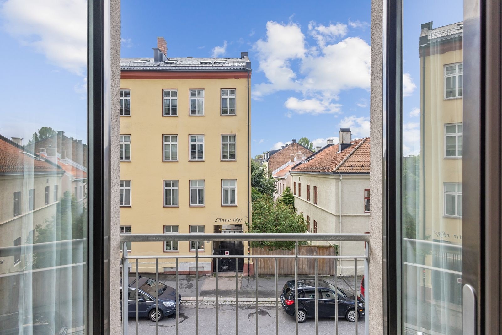 En lys og innbydende leilighet. TV, internett, v.vann og fyring er inkl. Galleribilde