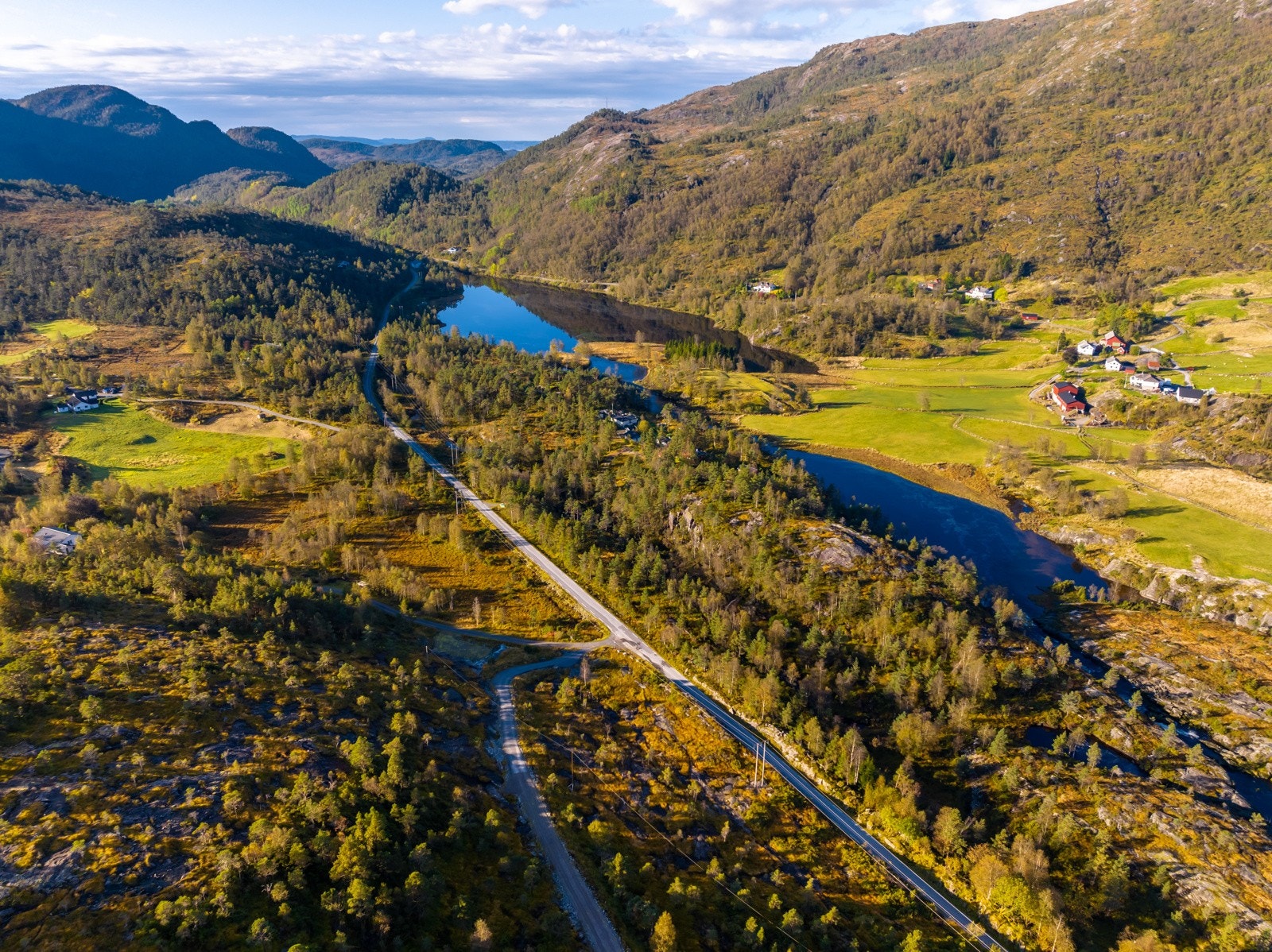Idylliske omgivelser sommer som vinter Galleribilde