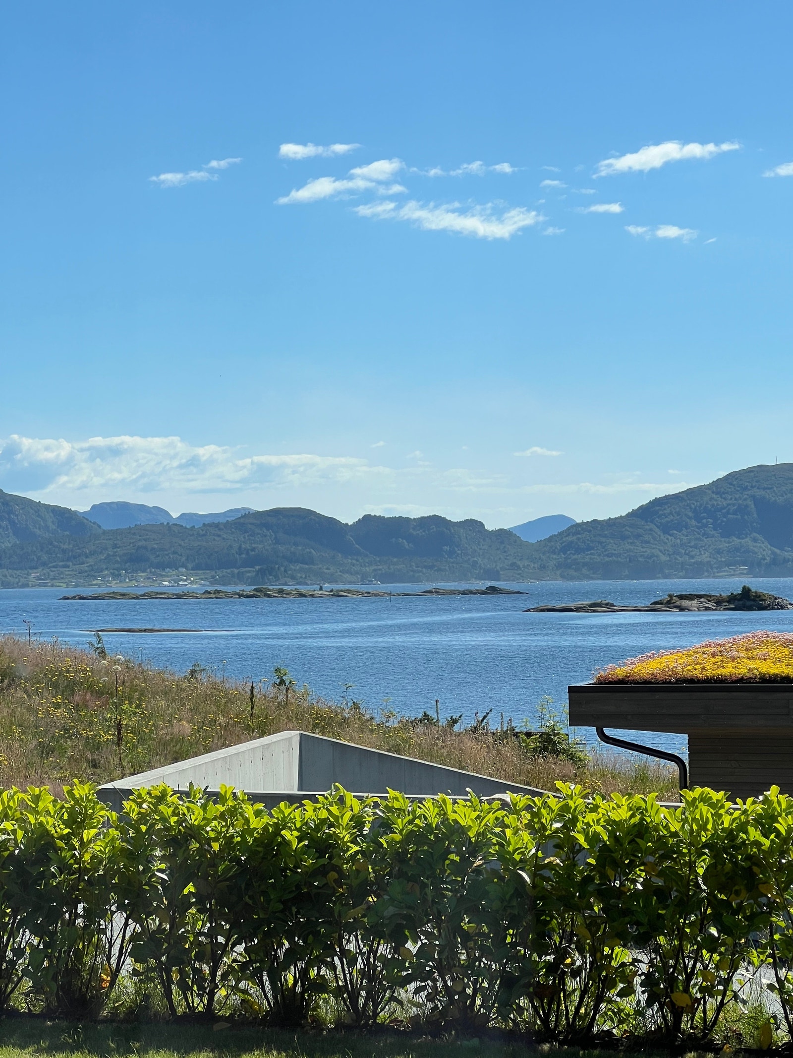 Nydelig fjordutsikt fra soverom Galleribilde