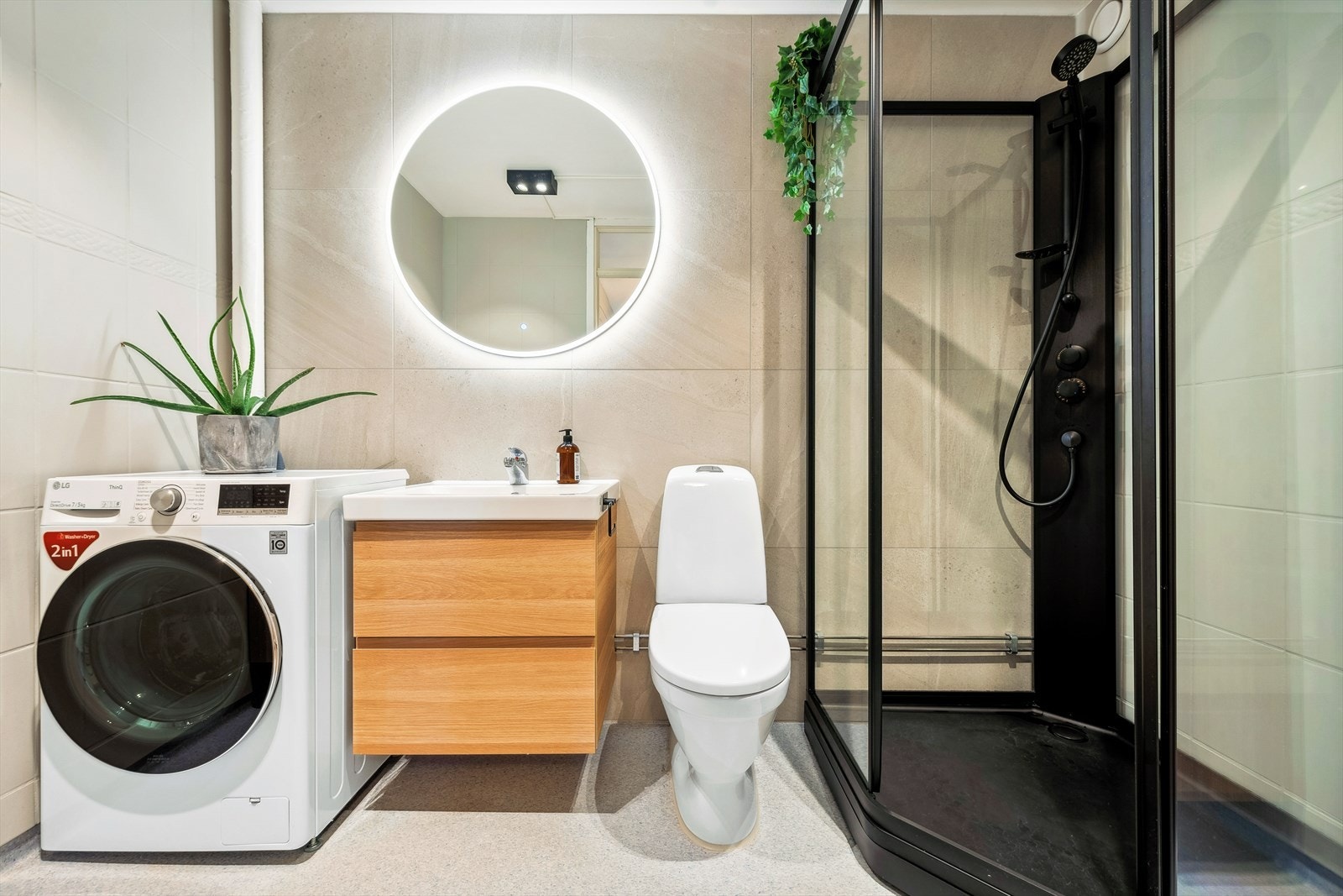 Badet har et delikat uttrykk, med lune overflater og god plass. Galleribilde