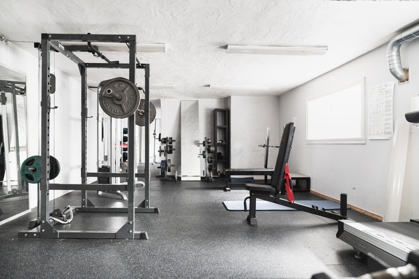 Borettslaget har et nyoppusset og velutstyrt trenningsrom tilgjengelig for sine beboere Galleribilde