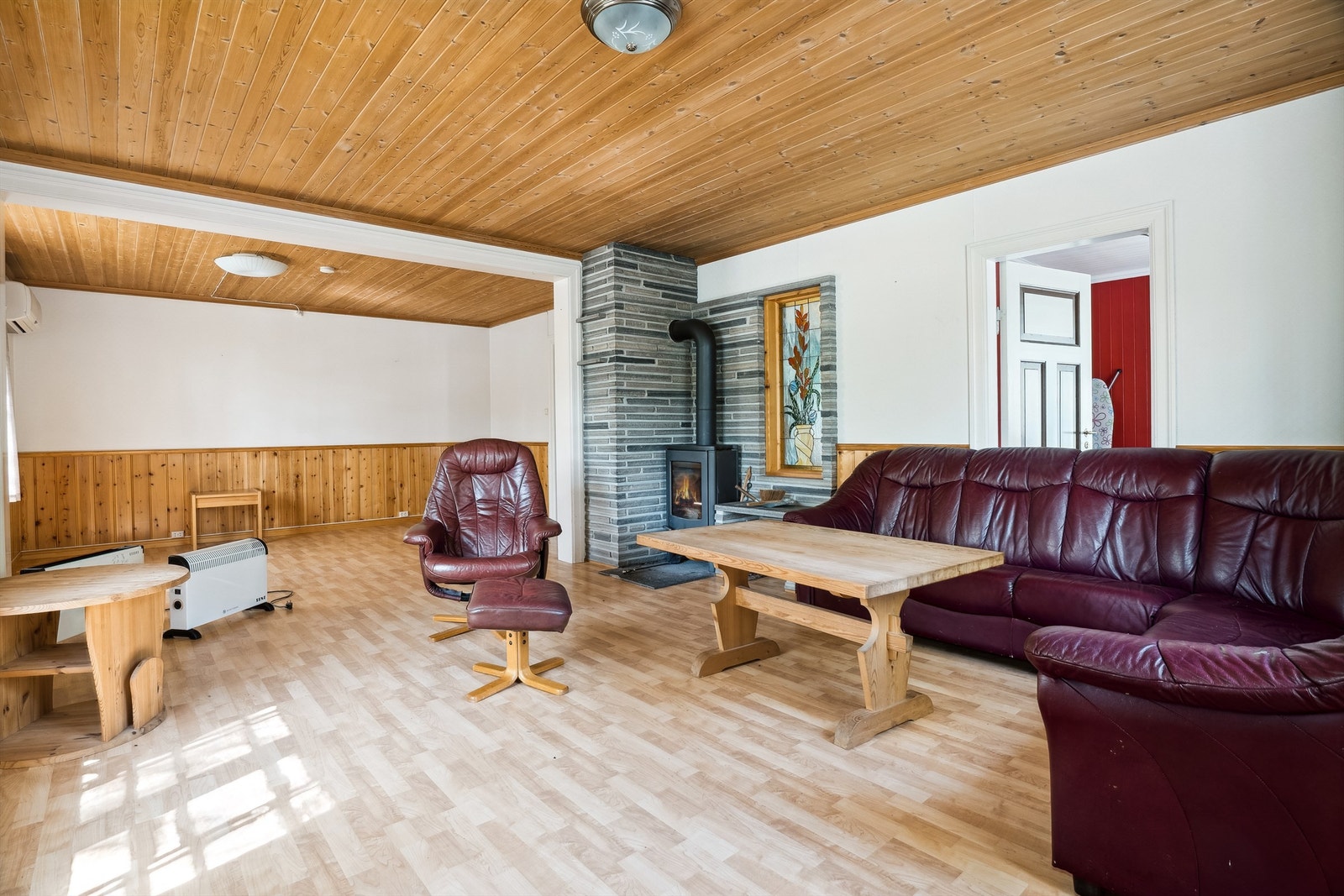 Hele andre etasje og deler av første etasje er i dag boareal. Galleribilde