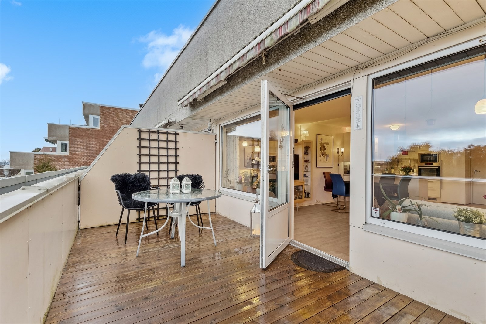 Her er det god plass til både sittegrupper og grill. Galleribilde