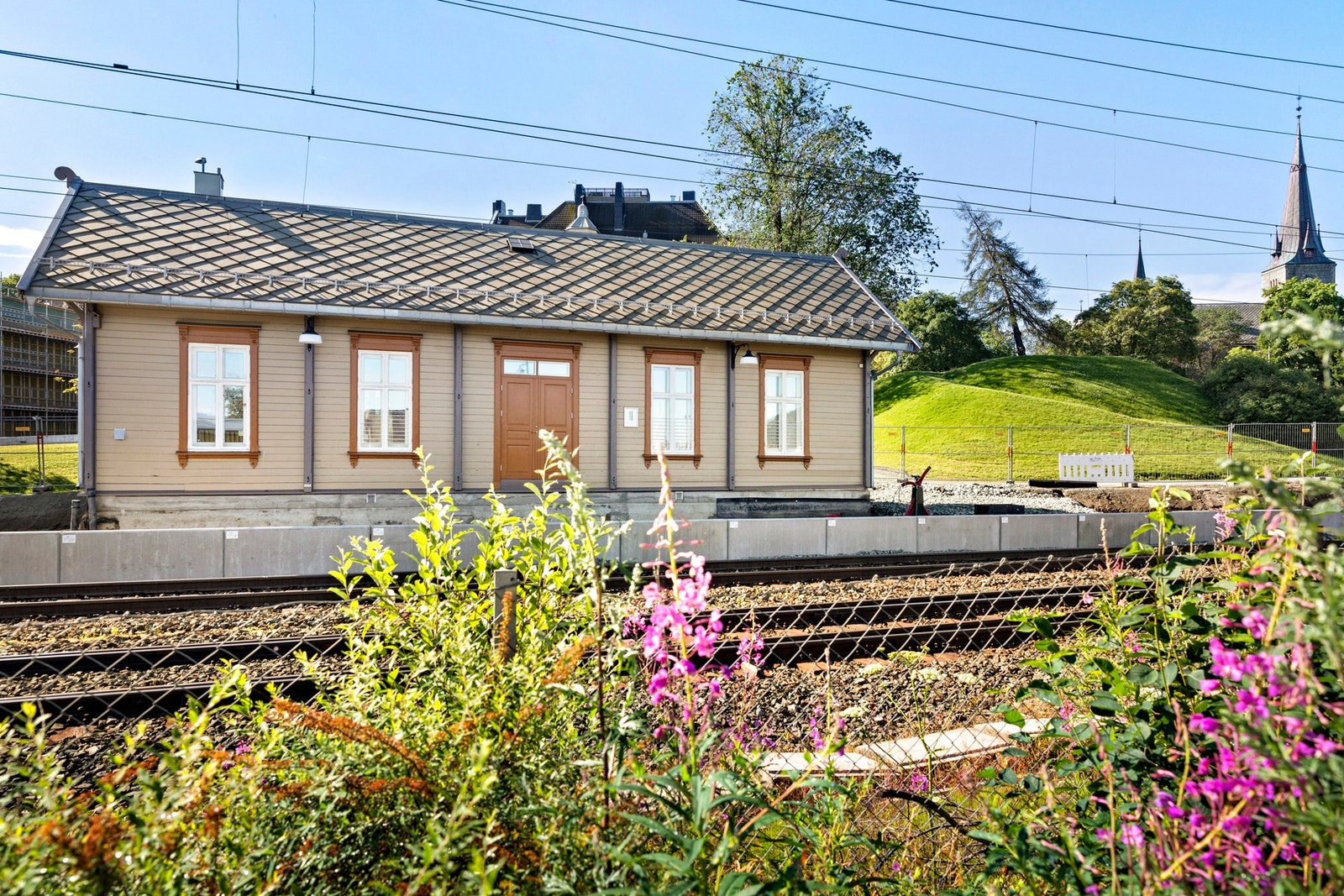 Det er også enkelt å komme seg til flyplassen med Tog fra Skansen Galleribilde