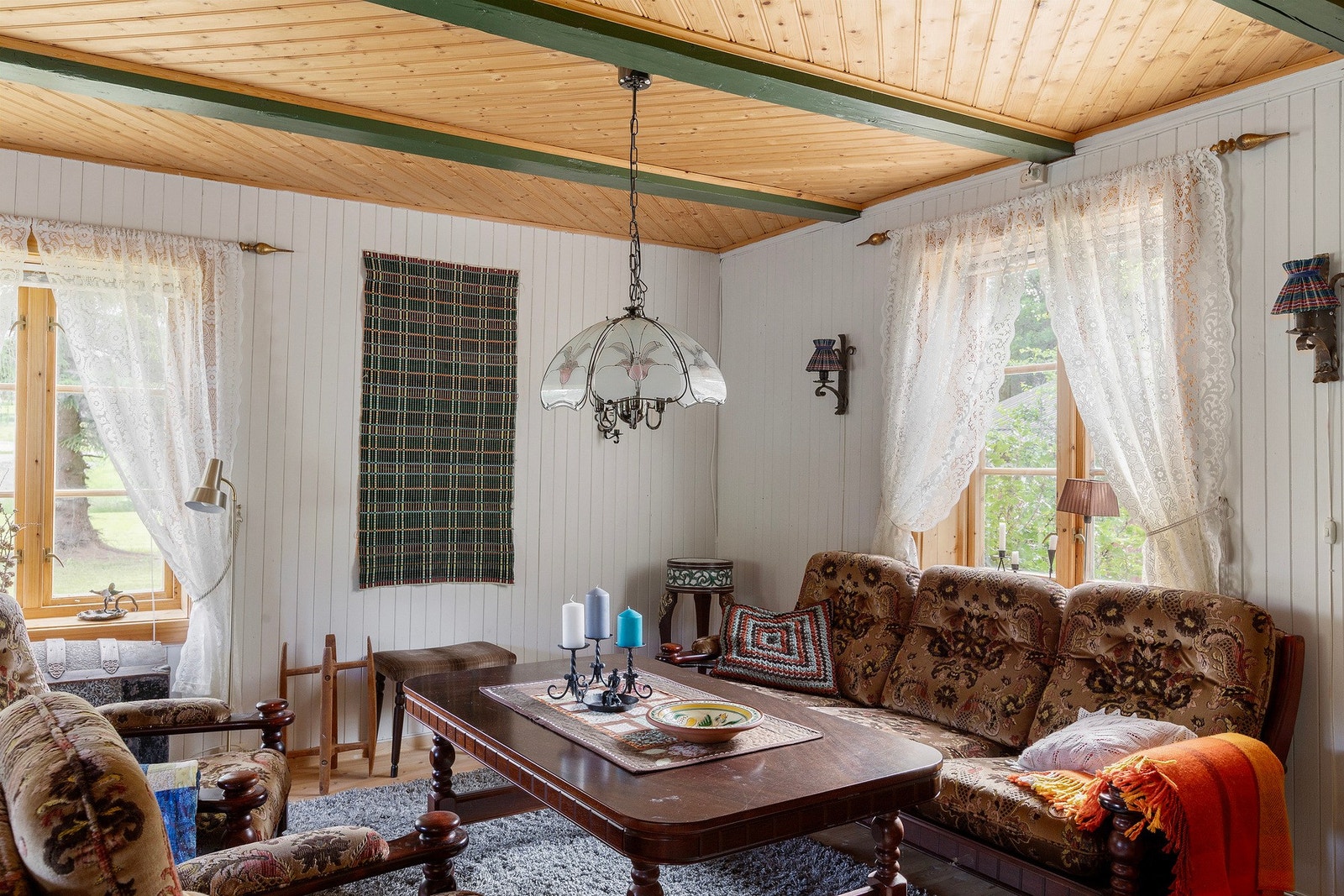 Lys romslig stue på hele 28 kvm. Galleribilde