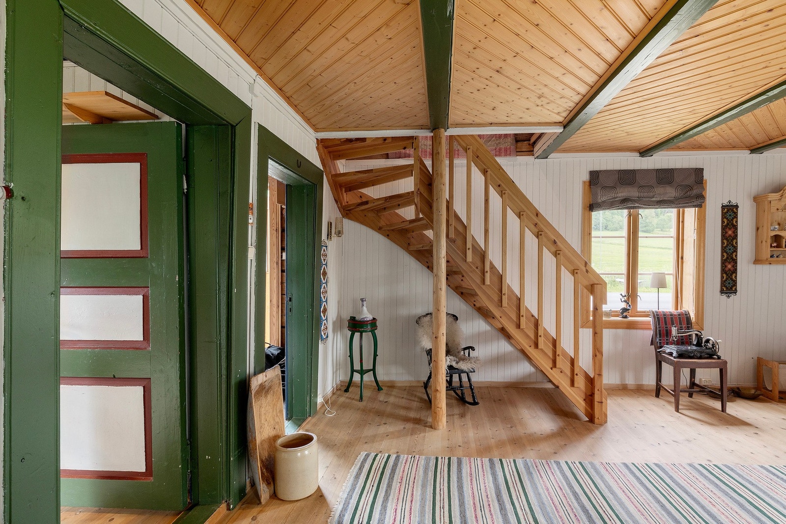 Trapp opp til andre etasjen på stuen. Galleribilde