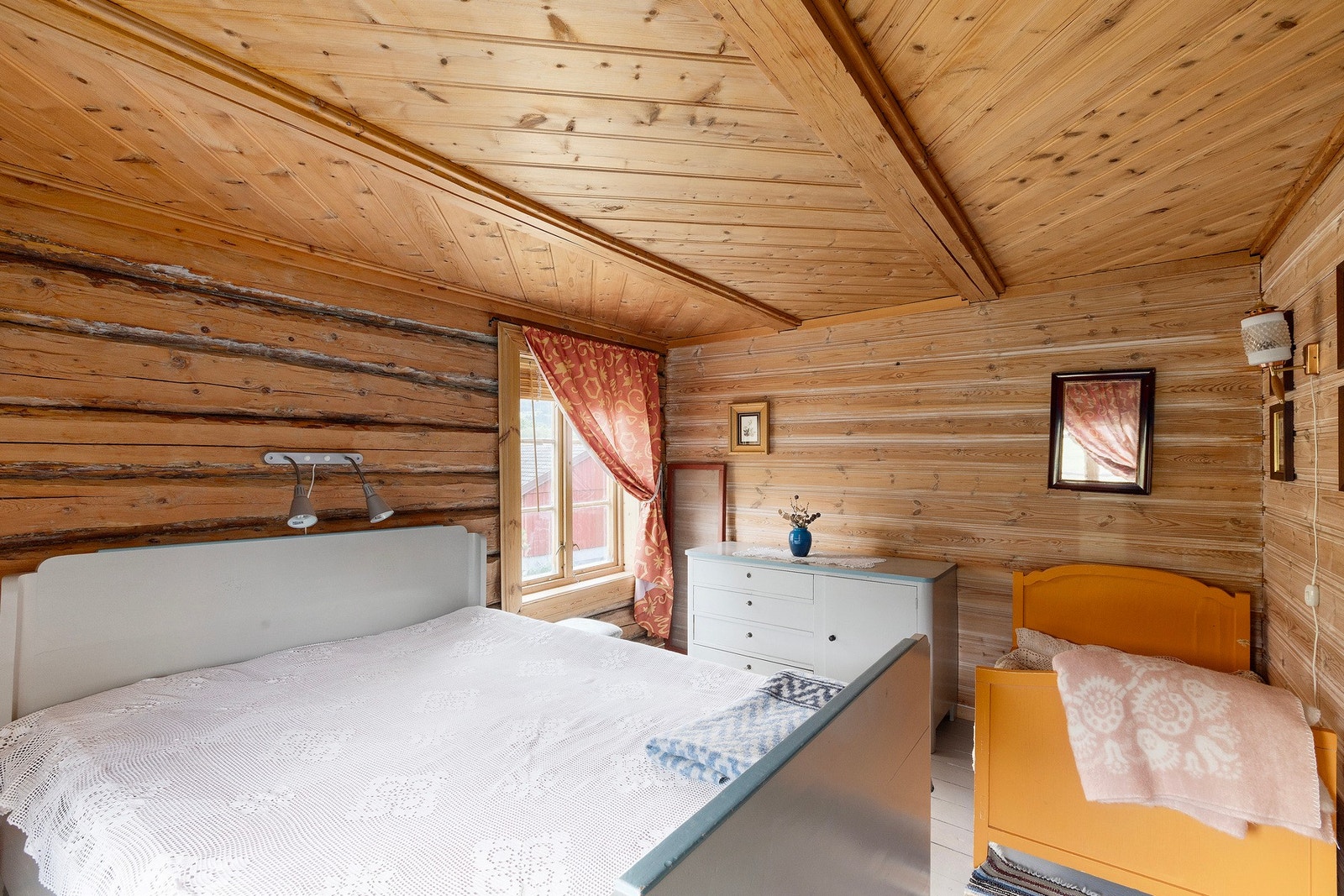 Soverom 1 er på 10,5 kvm. Galleribilde