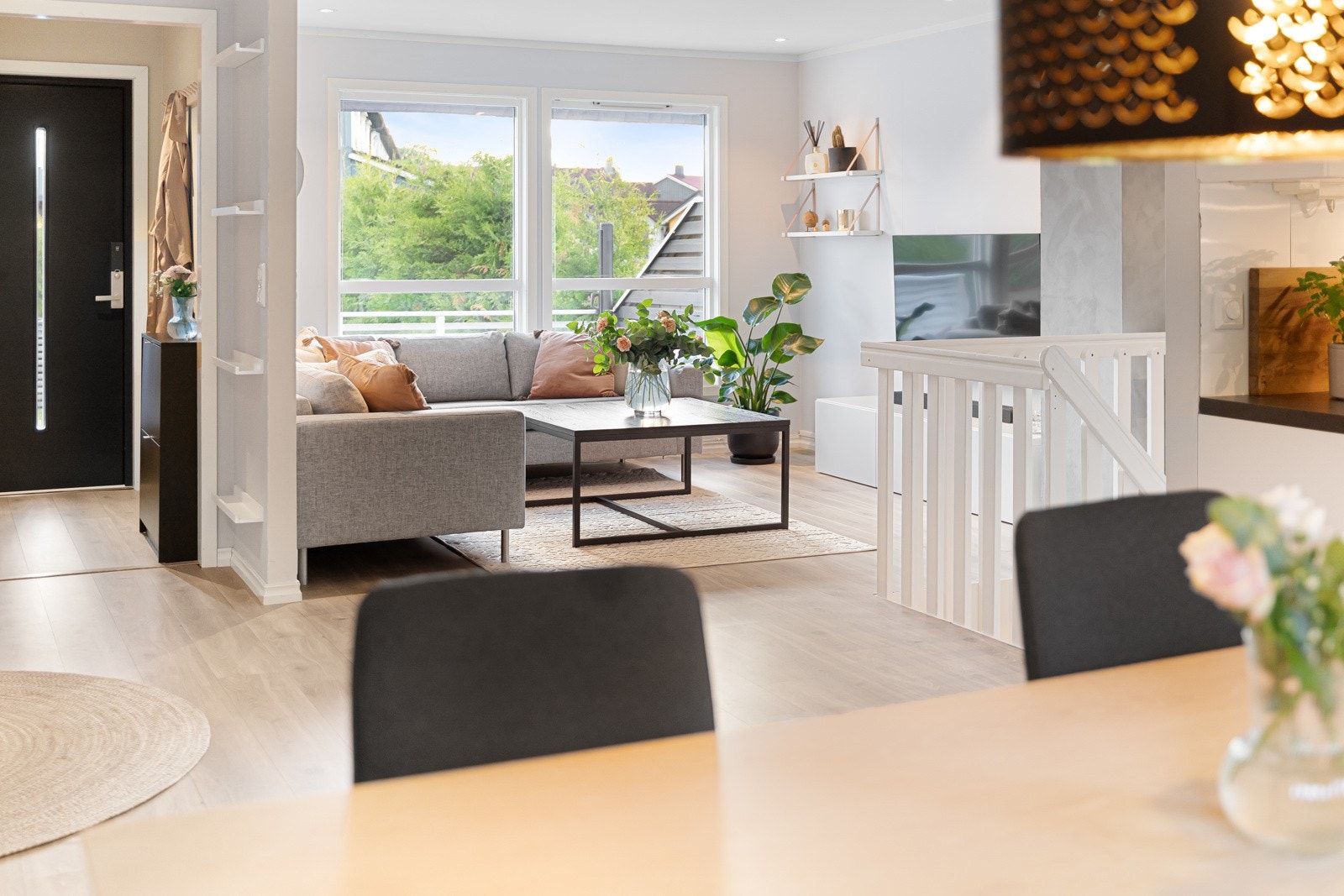 Stuen ligger i tilknyting til entreen. Galleribilde