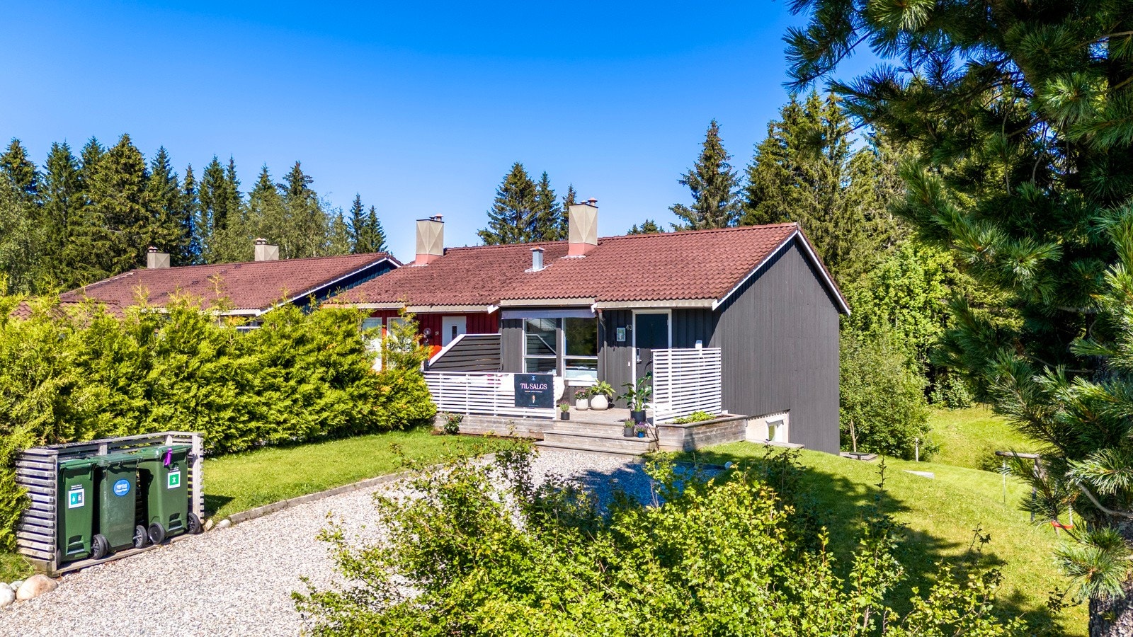 Offentlig transport ligger ca 200m unna. Fra Koieflata går linje 15, 16, 45, 51 og 111. Galleribilde