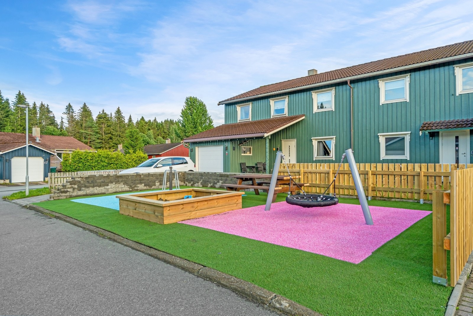 Flotte uteområder hvor de yngre kan leke seg. Galleribilde