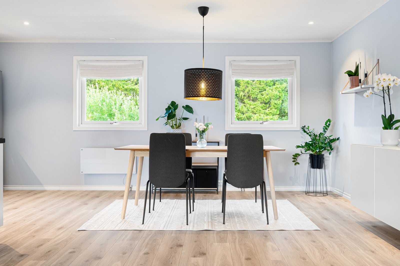 Boligen har en flott utforming med spennende detaljer og god planløsning. Galleribilde