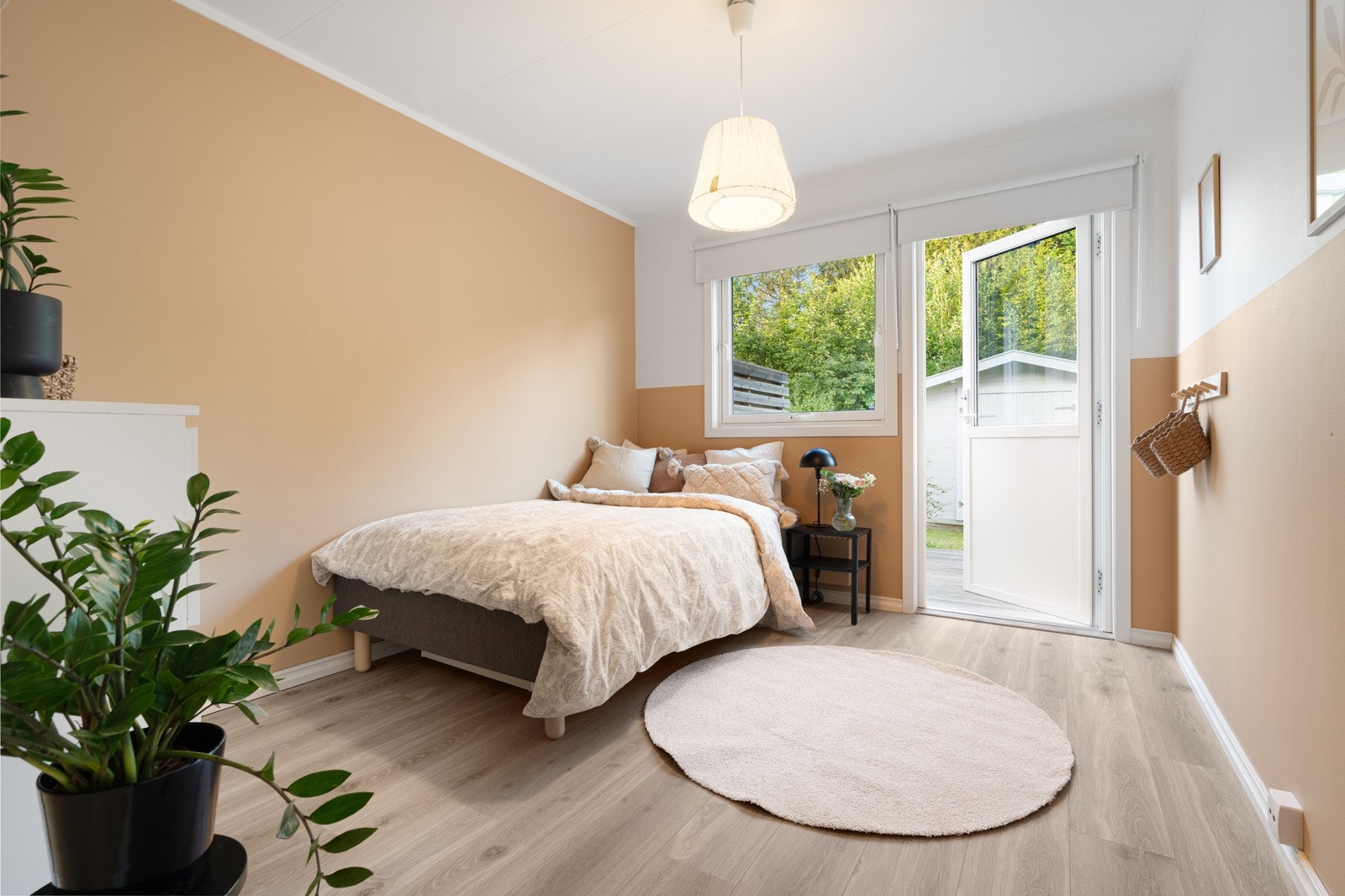 Fra ene soveromet er det utgang til stor og flott terrasse. Galleribilde