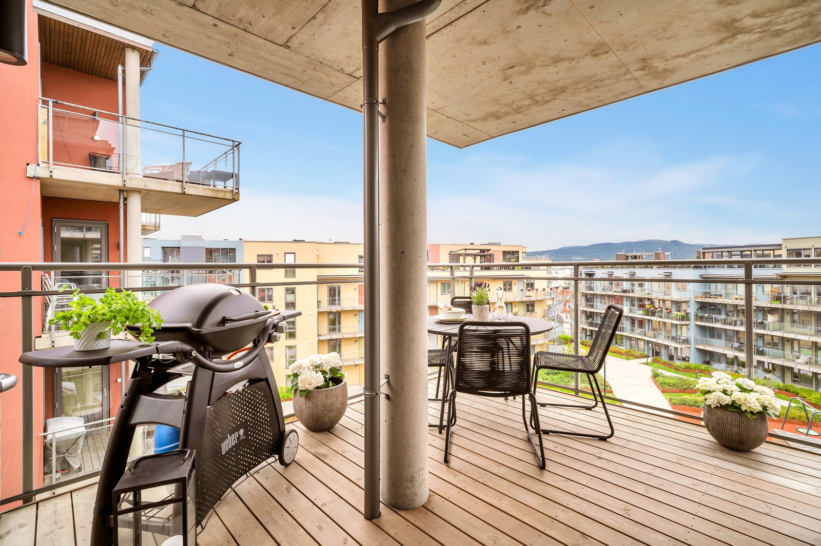 Stor og romslig balkong på hele 14 m² med god plass til ønsket utemøblering. Galleribilde