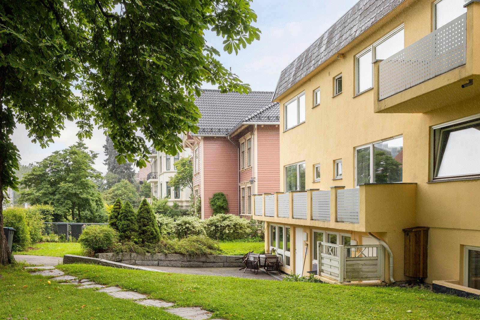 Dette historiske området har mye å tilby, med sin ideelle beliggenhet som gir deg en unik balanse mellom det pulserende bylivet og grønne oaser. Galleribilde