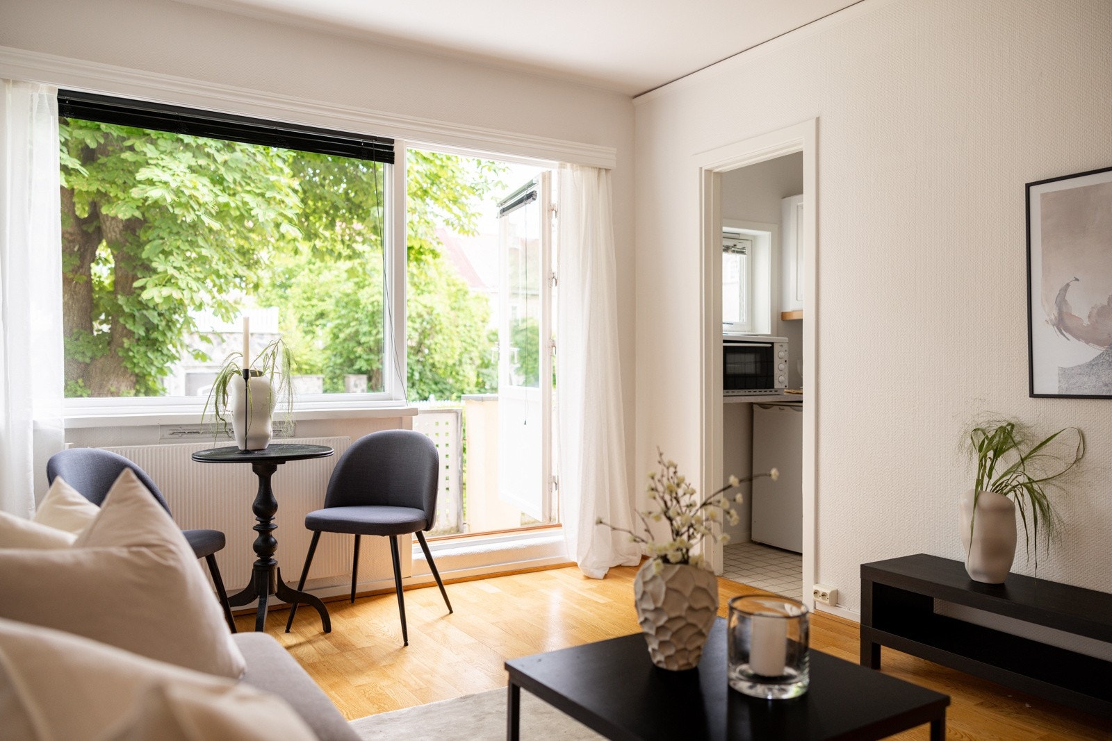 Fra stuen har du direkte adkomst til flott vestvendt balkong målt til 6 m². Galleribilde