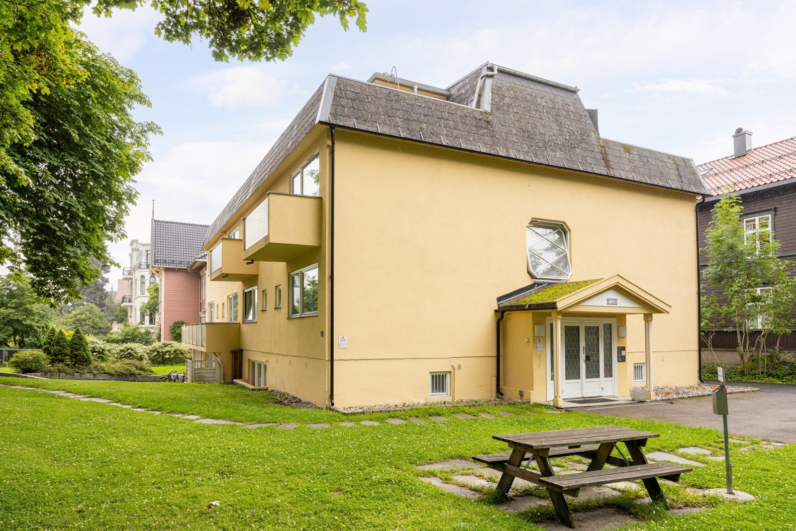 Her finner du vakre, tradisjonelle bygninger som gir deg en følelse av å reise tilbake i tid, samtidig som du nyter moderne bekvemmeligheter. Galleribilde