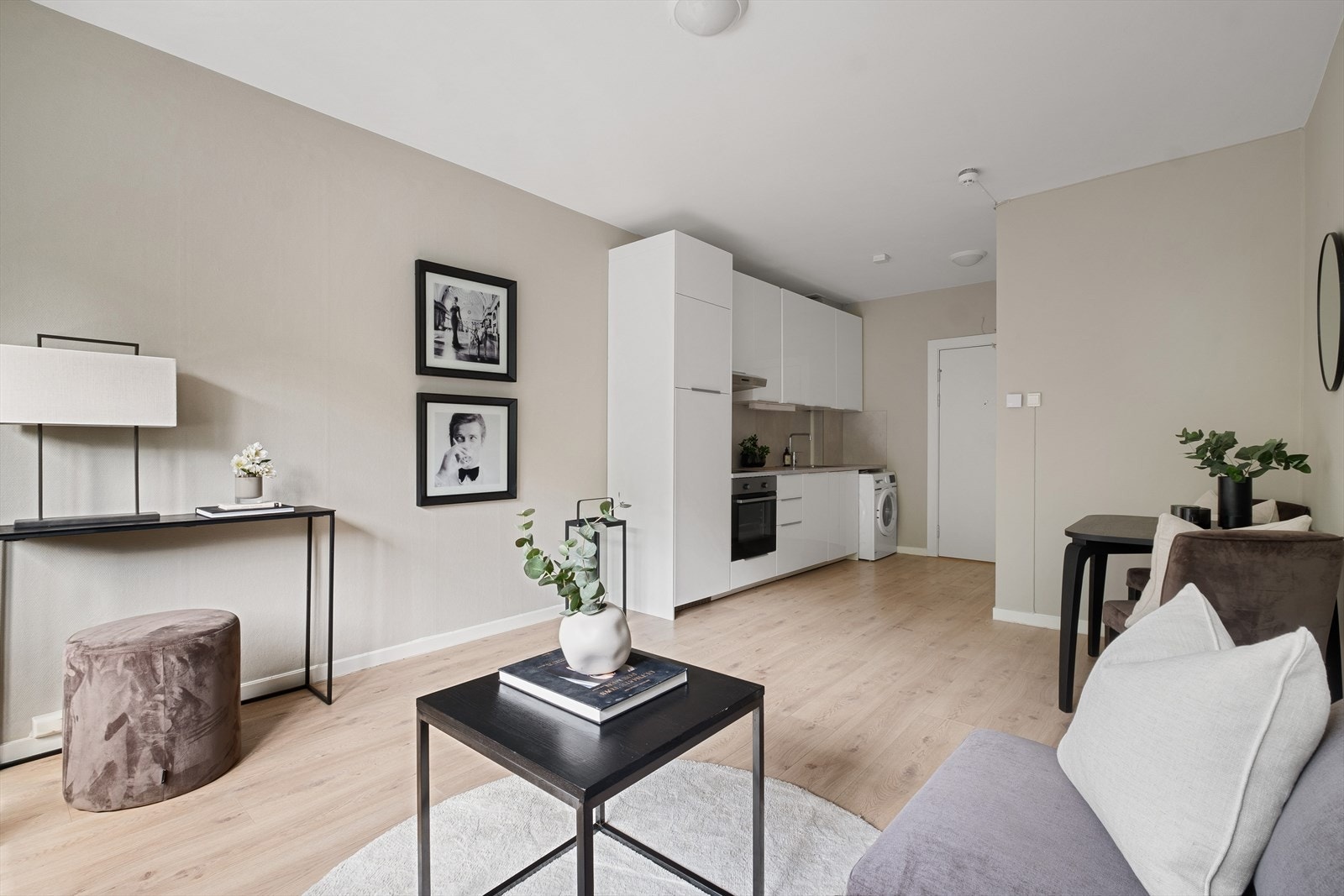 Åpen løsning mot kjøkken. Galleribilde
