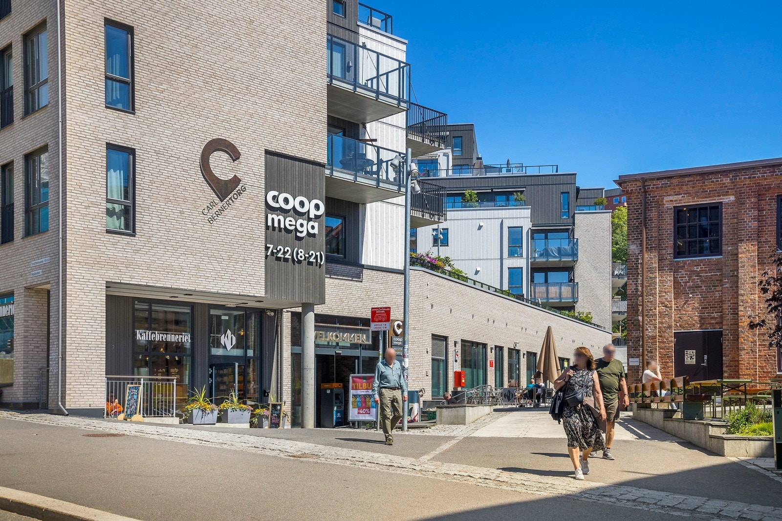 To minutters gange til Torget som byr på Bakeri, Matbutikk, apotek m.m. Galleribilde