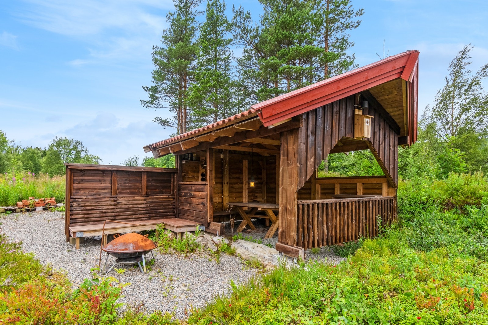 Romslig gapahuk etablert av dagens eier. Galleribilde